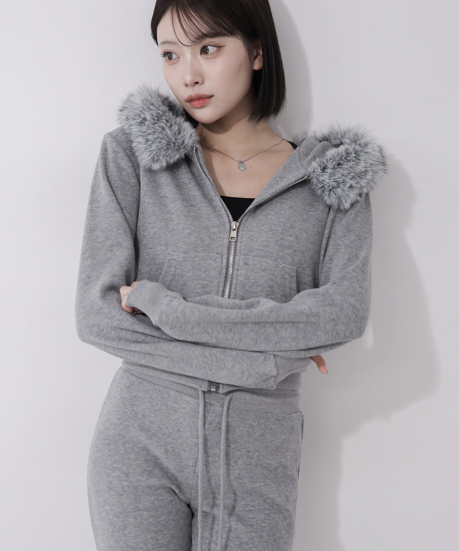 【 セットアップ 】ファーフードショートパーカー&スウェットフレアパンツ / Fur short hoodie & sweat flare pants SETUP