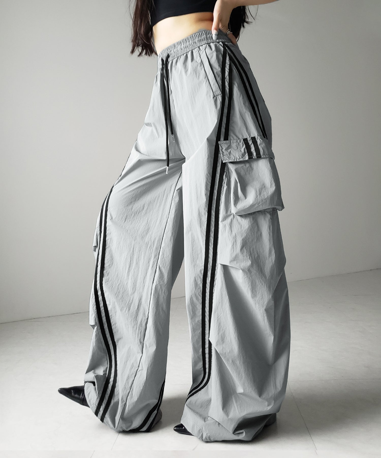 【 裾絞り可能2WAY 】サイドラインナイロンタックカーゴワイドパンツ / side line nylon tuck cargo wide pants