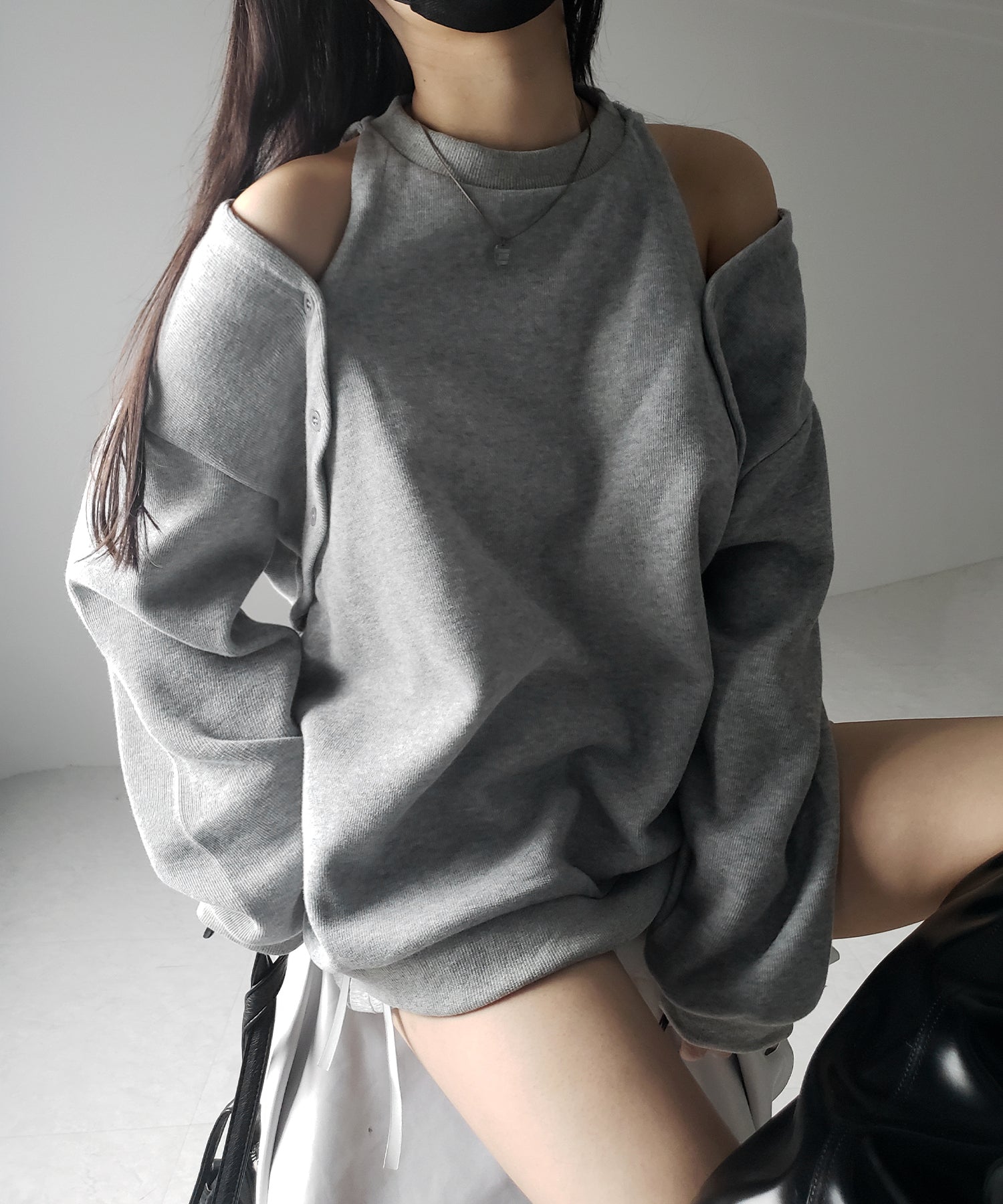 オープンショルダーカットアウトオーバースウェット / open shoulder cutout over sweat