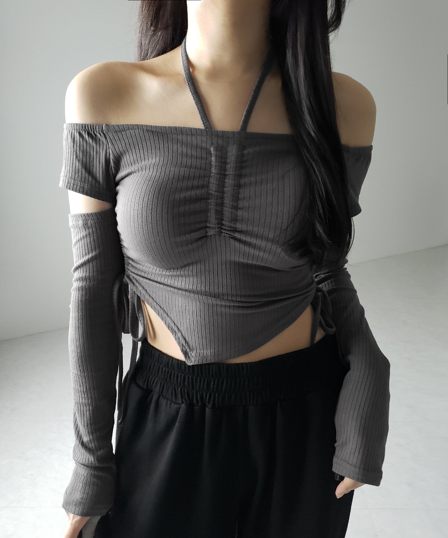 【 2color 】3ストラップシャーリングリボンオフショルリブトップス / 3-strap shirring ribbon off shoulder rib tops