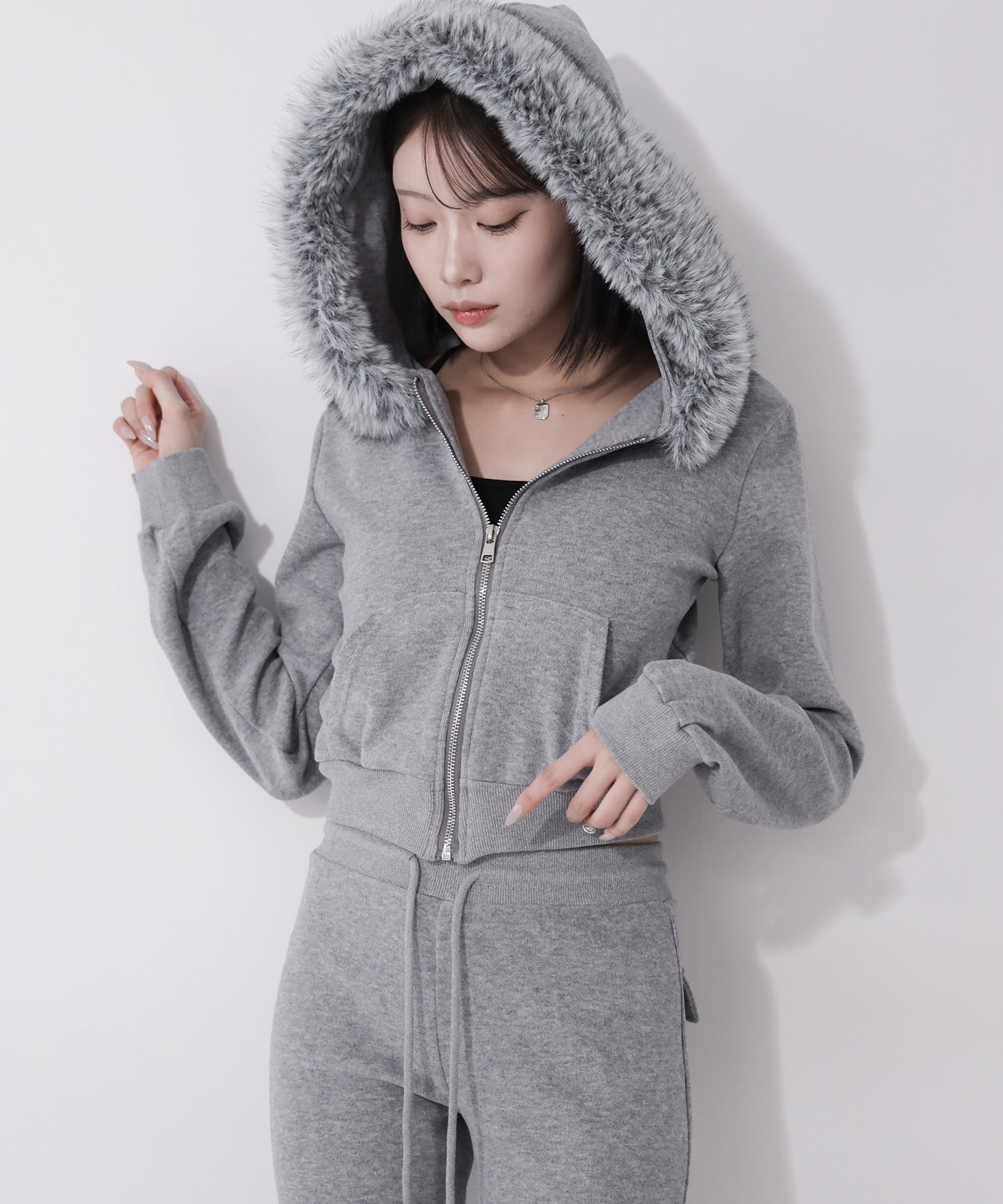 【 セットアップ 】ファーフードショートパーカー&スウェットフレアパンツ / Fur short hoodie & sweat flare pants SETUP