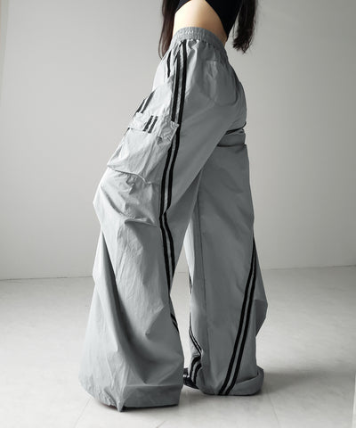 【 裾絞り可能2WAY 】サイドラインナイロンタックカーゴワイドパンツ / side line nylon tuck cargo wide pants