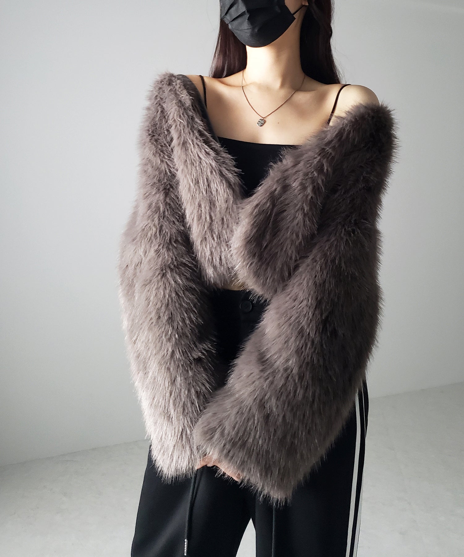 ノーカラーショートフェイクファーコート