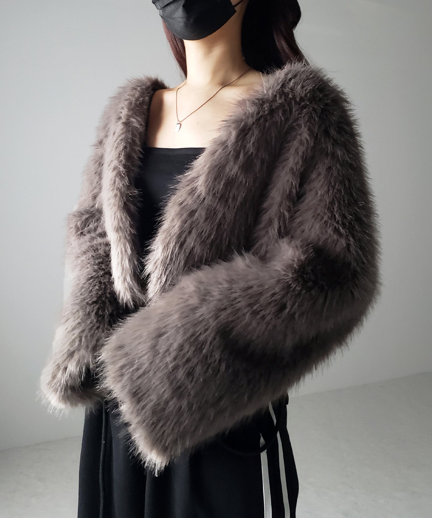 ノーカラーショートフェイクファーコート