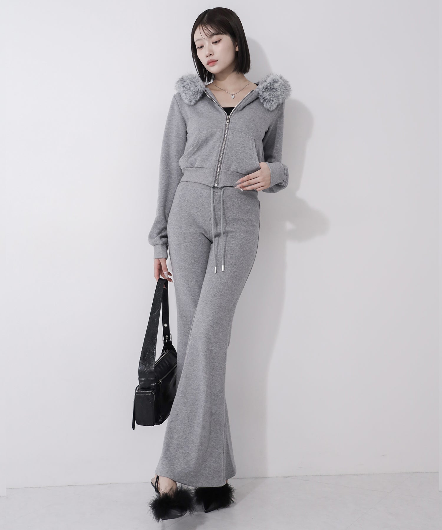 【 セットアップ 】ファーフードショートパーカー&スウェットフレアパンツ / Fur short hoodie & sweat flare pants SETUP