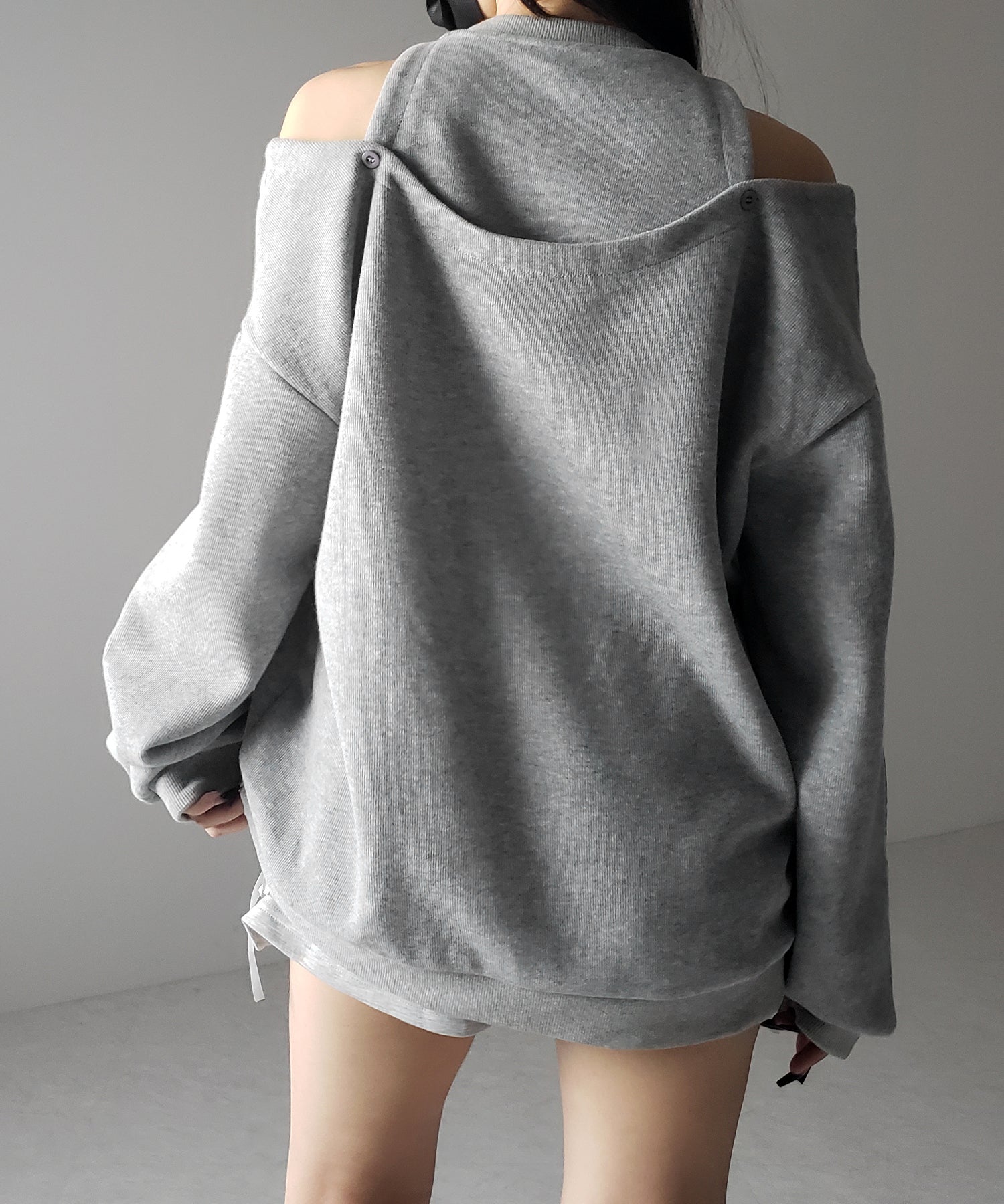 オープンショルダーカットアウトオーバースウェット / open shoulder cutout over sweat