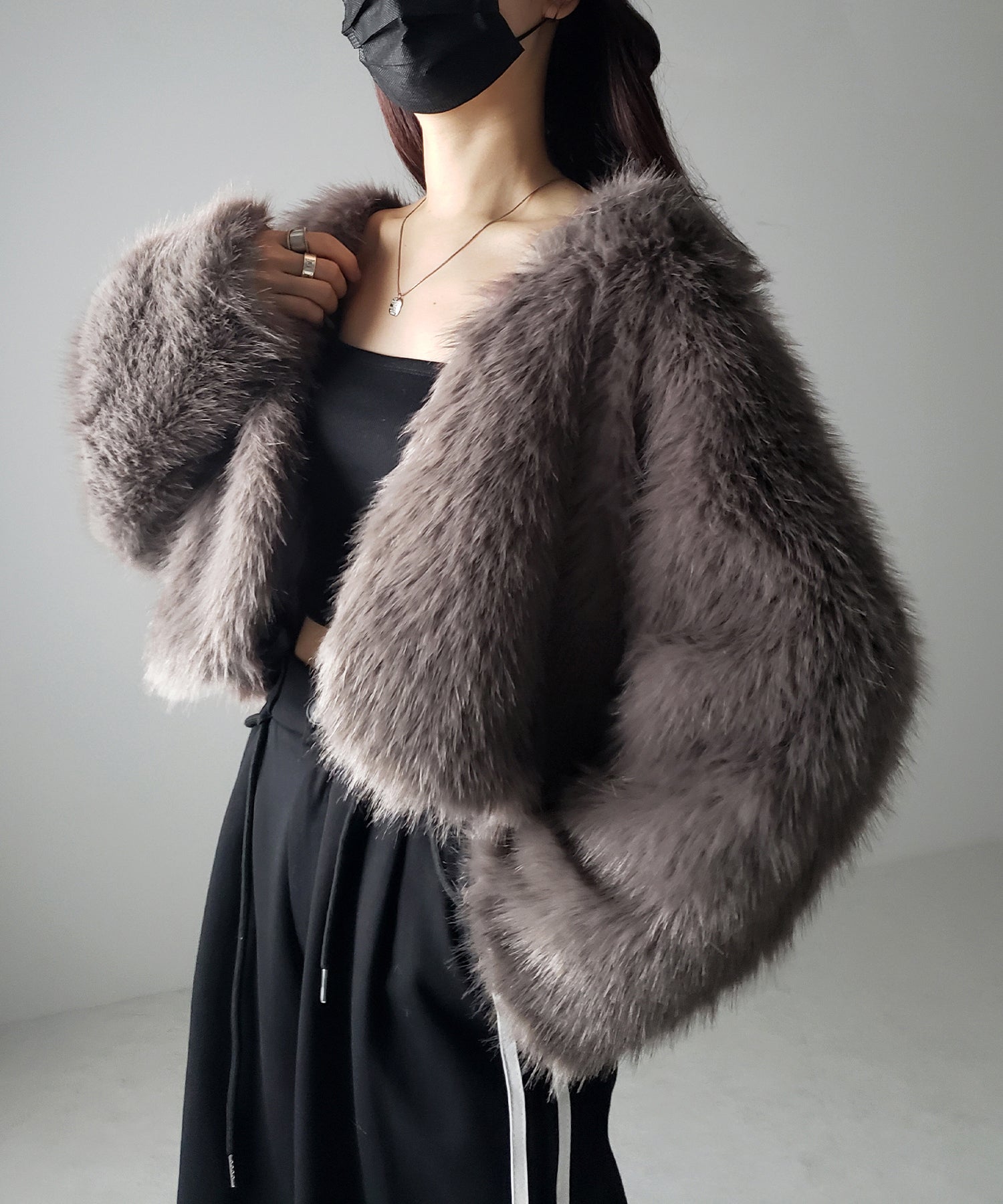 ノーカラーショートフェイクファーコート