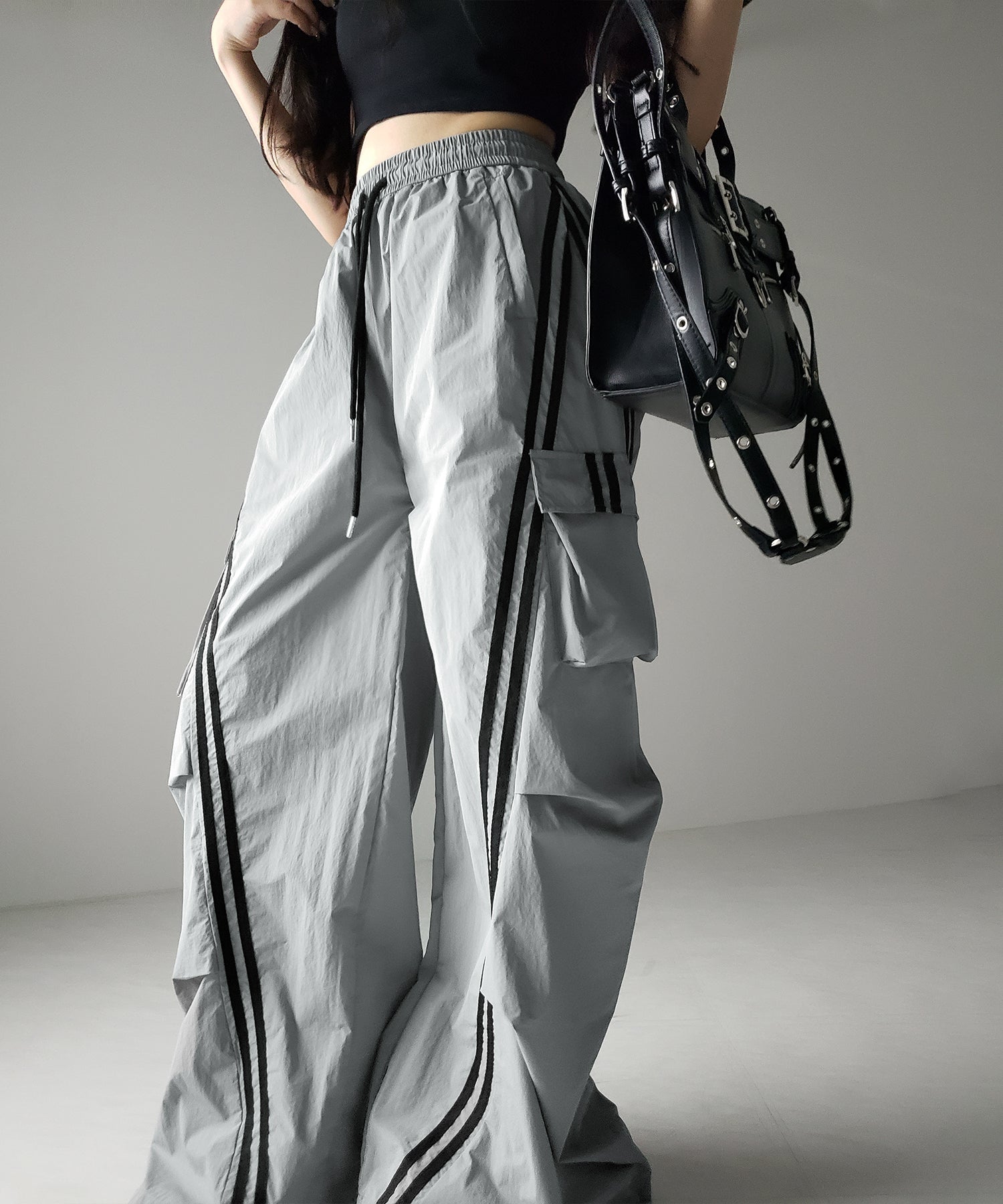 【 裾絞り可能2WAY 】サイドラインナイロンタックカーゴワイドパンツ / side line nylon tuck cargo wide pants