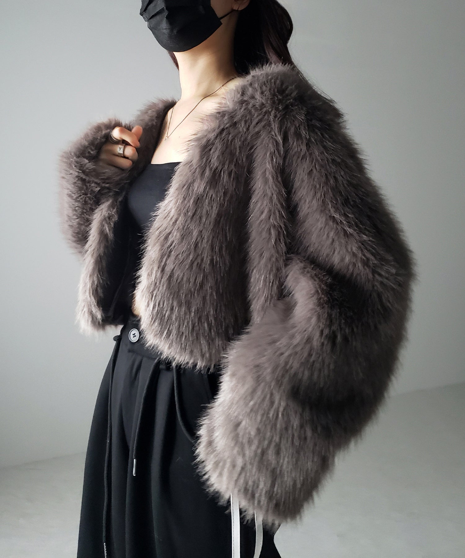 ノーカラーショートフェイクファーコート