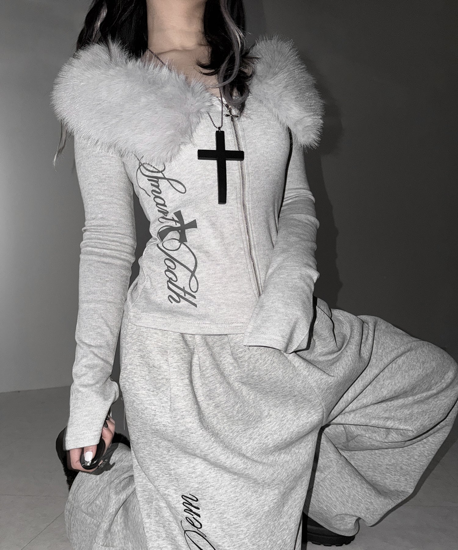 ファー襟クロスロゴジップアップリブカーディガン / fur collar cross logo zipup rib cardigan