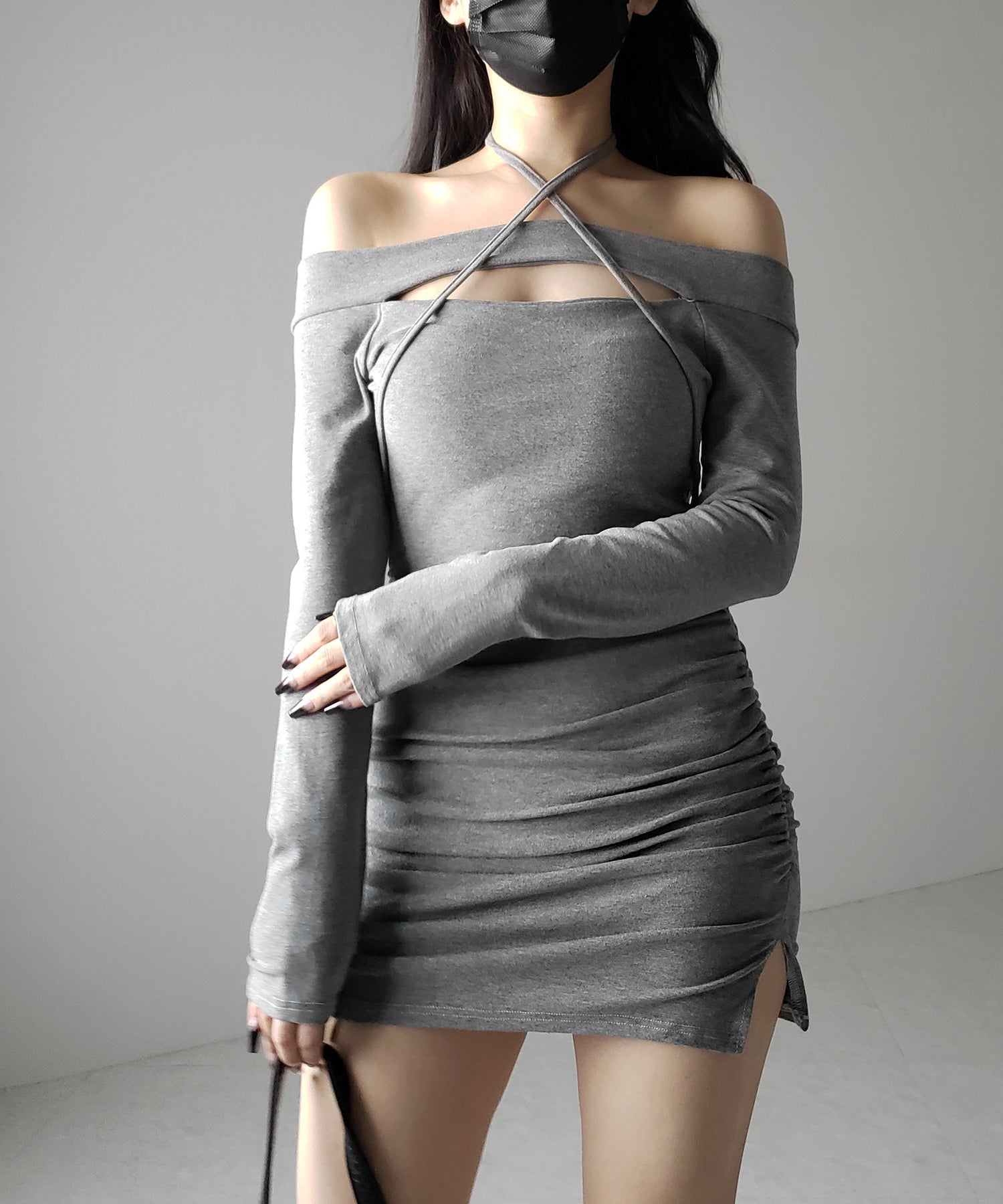 【 2WAY 】クロスストラップリボンカットアウトオフショルミニワンピース / cross strap ribbon cutout offshoulder mini onepiece