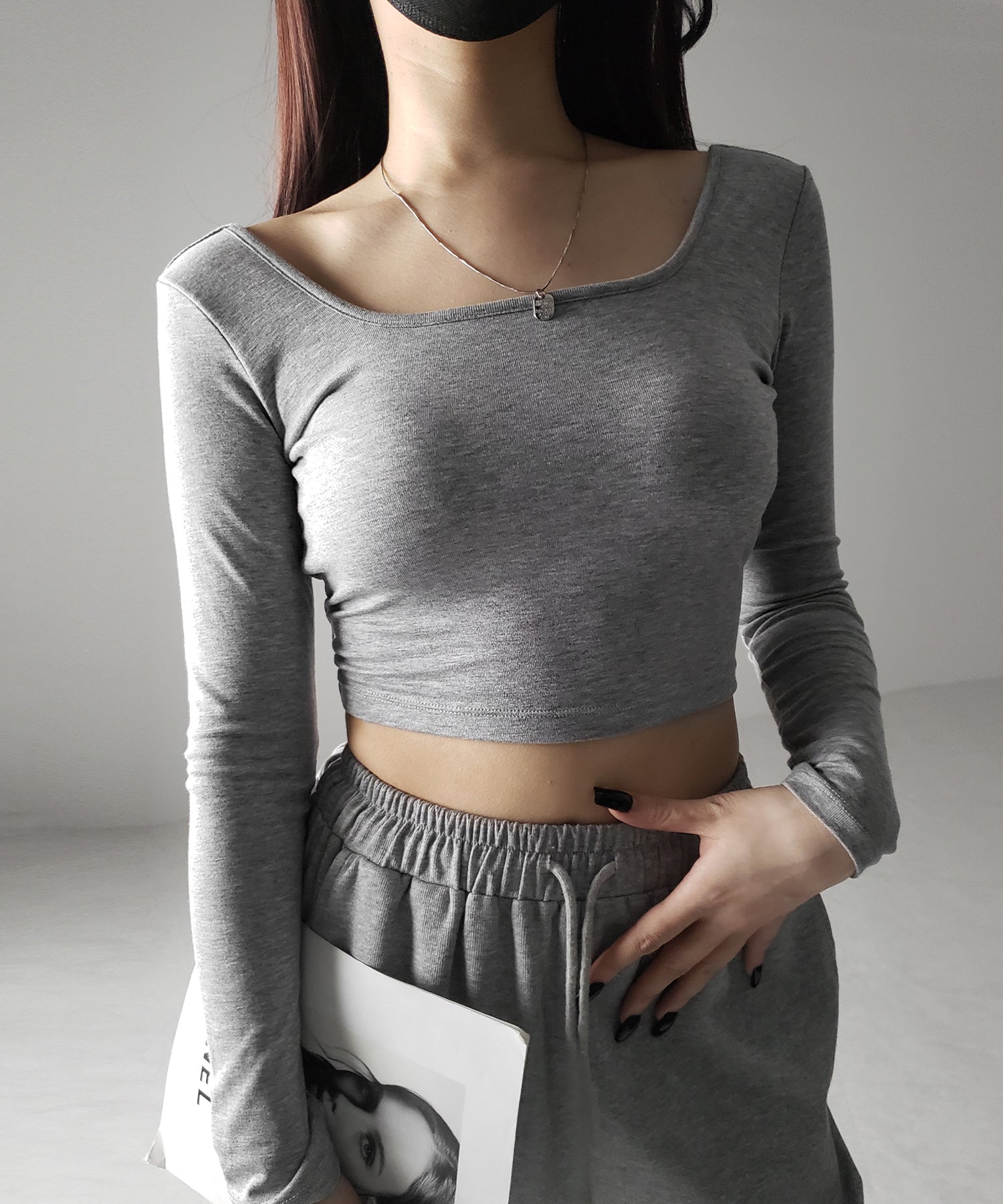 【 カップ付き 】ショート丈スクエアネックタイトカットソートップス