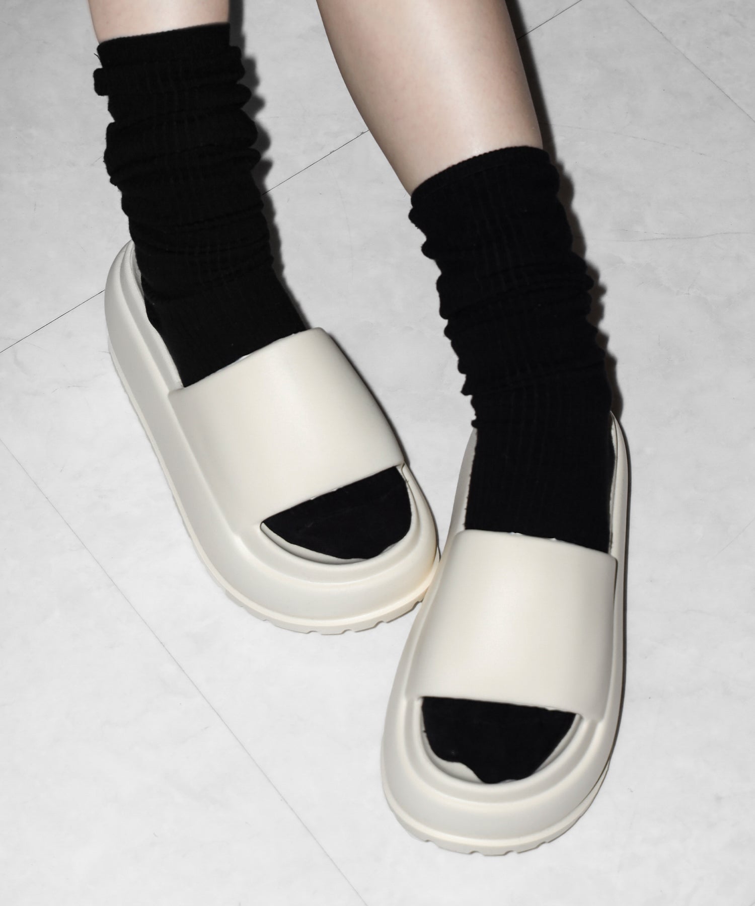 厚底ボリュームソールパフィースライドサンダル/platform volume sole puffy slide sandals