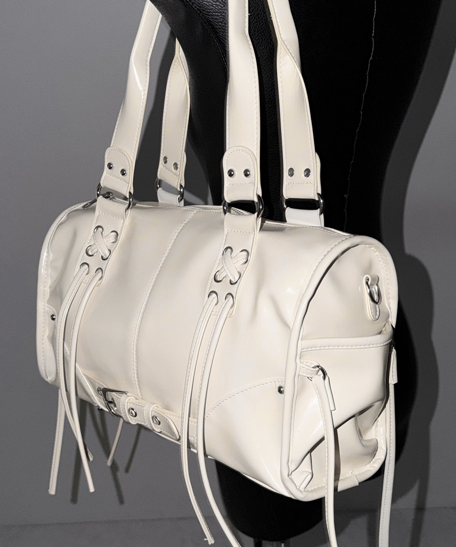 【 ショルダーストラップ付き2WAY 】レースアップベルテッドフリンジボストンショルダーバッグ/lace up belted fringe boston shoulder bag