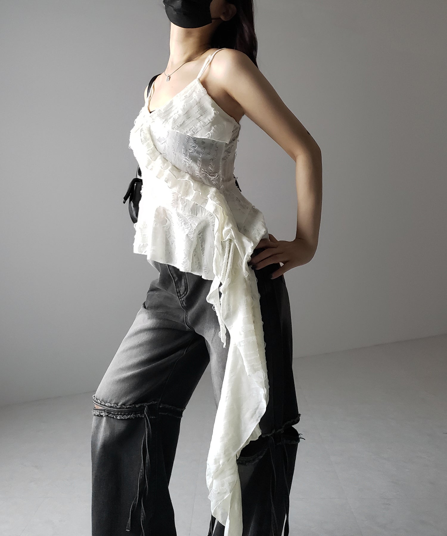 アシンメトリーダメージフリルキャミソール / asymmetry damage frill camisole