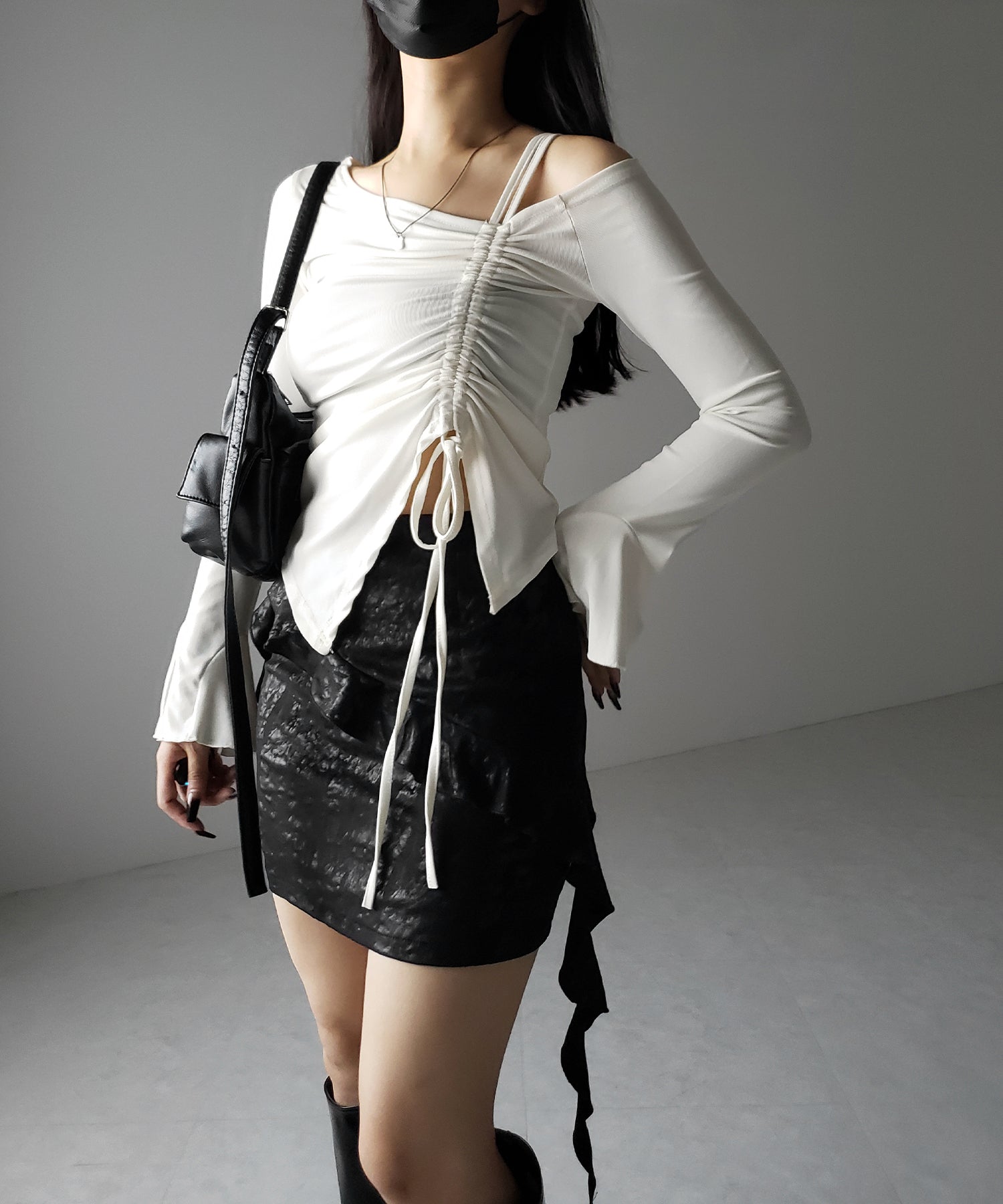 シャーリングリボンスリットワンショルダートップス / shirring ribbon slit one shoulder tops