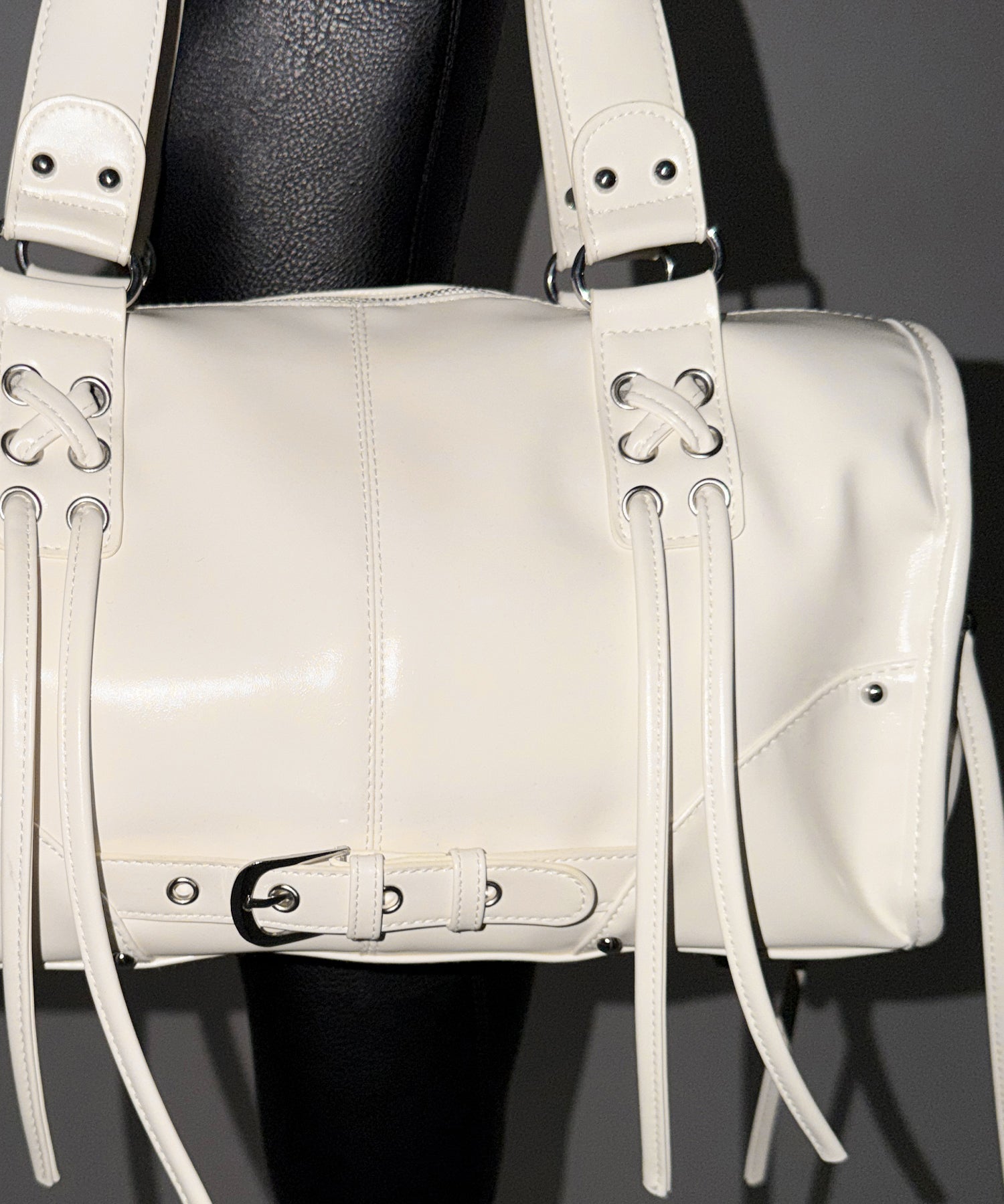【 ショルダーストラップ付き2WAY 】レースアップベルテッドフリンジボストンショルダーバッグ/lace up belted fringe boston shoulder bag