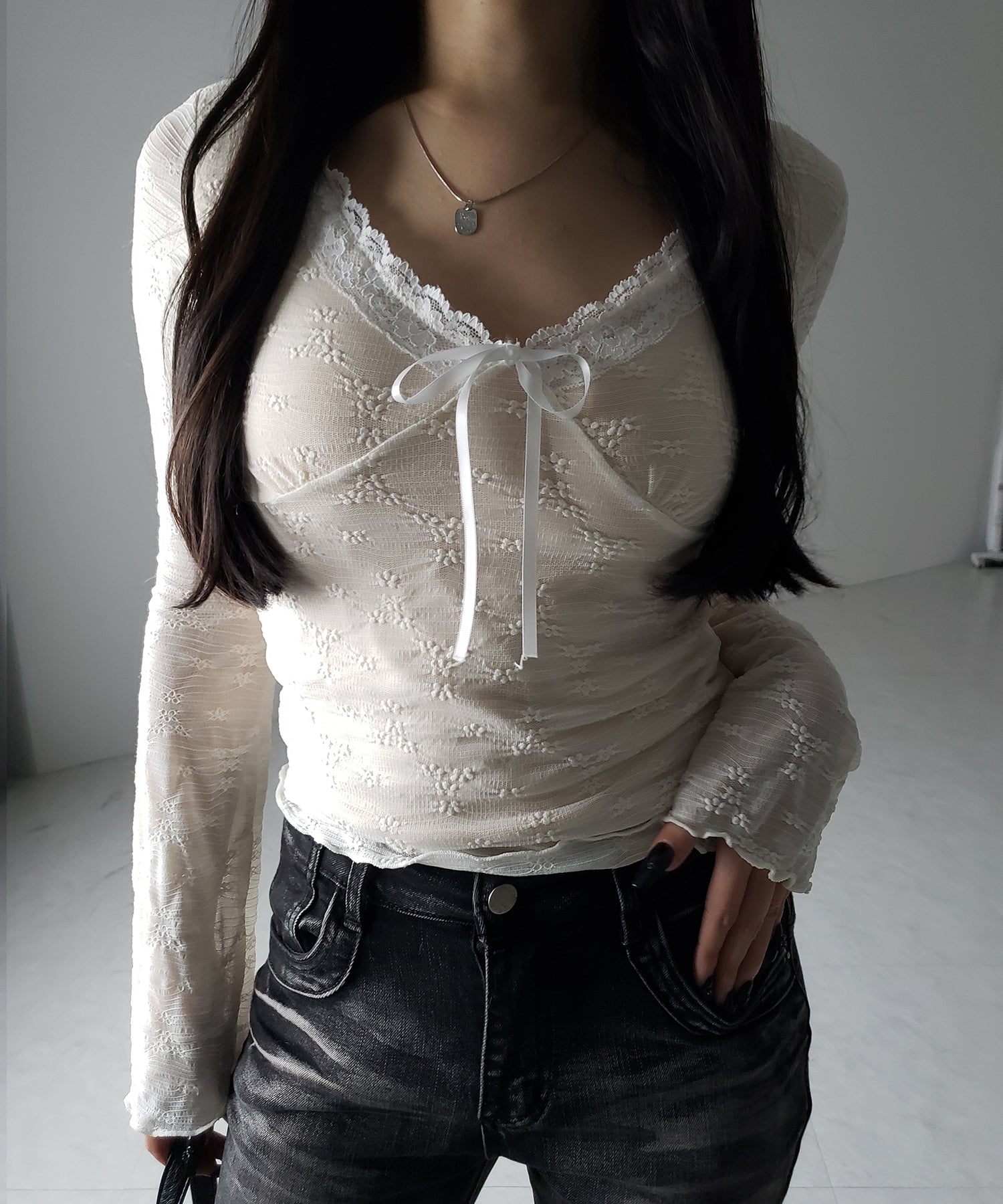 フロントリボンレイヤードレーストップス / front ribbon layered lace tops