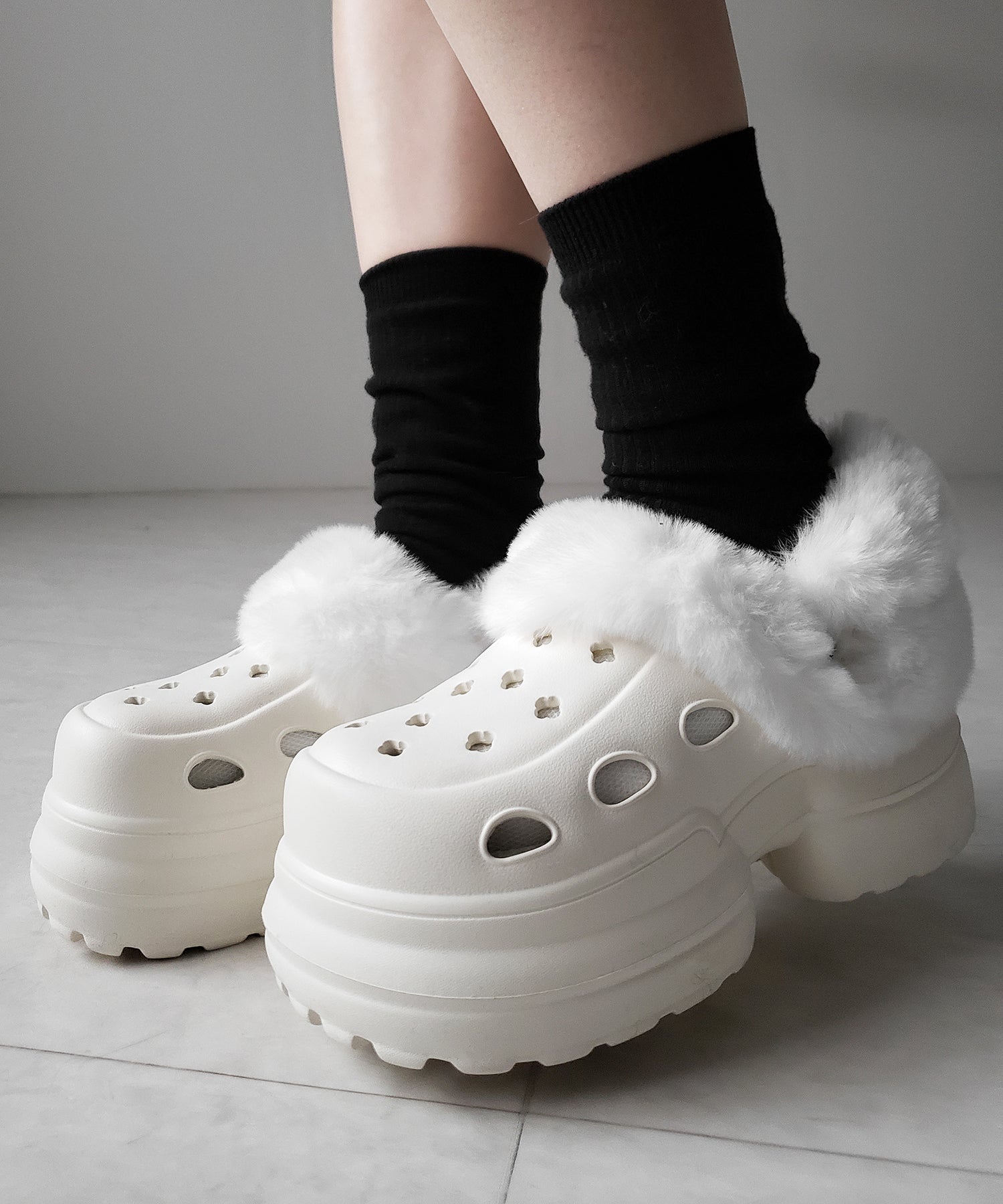 フェイクファー厚底クロッグサンダル / Fake fur platform clog sandals