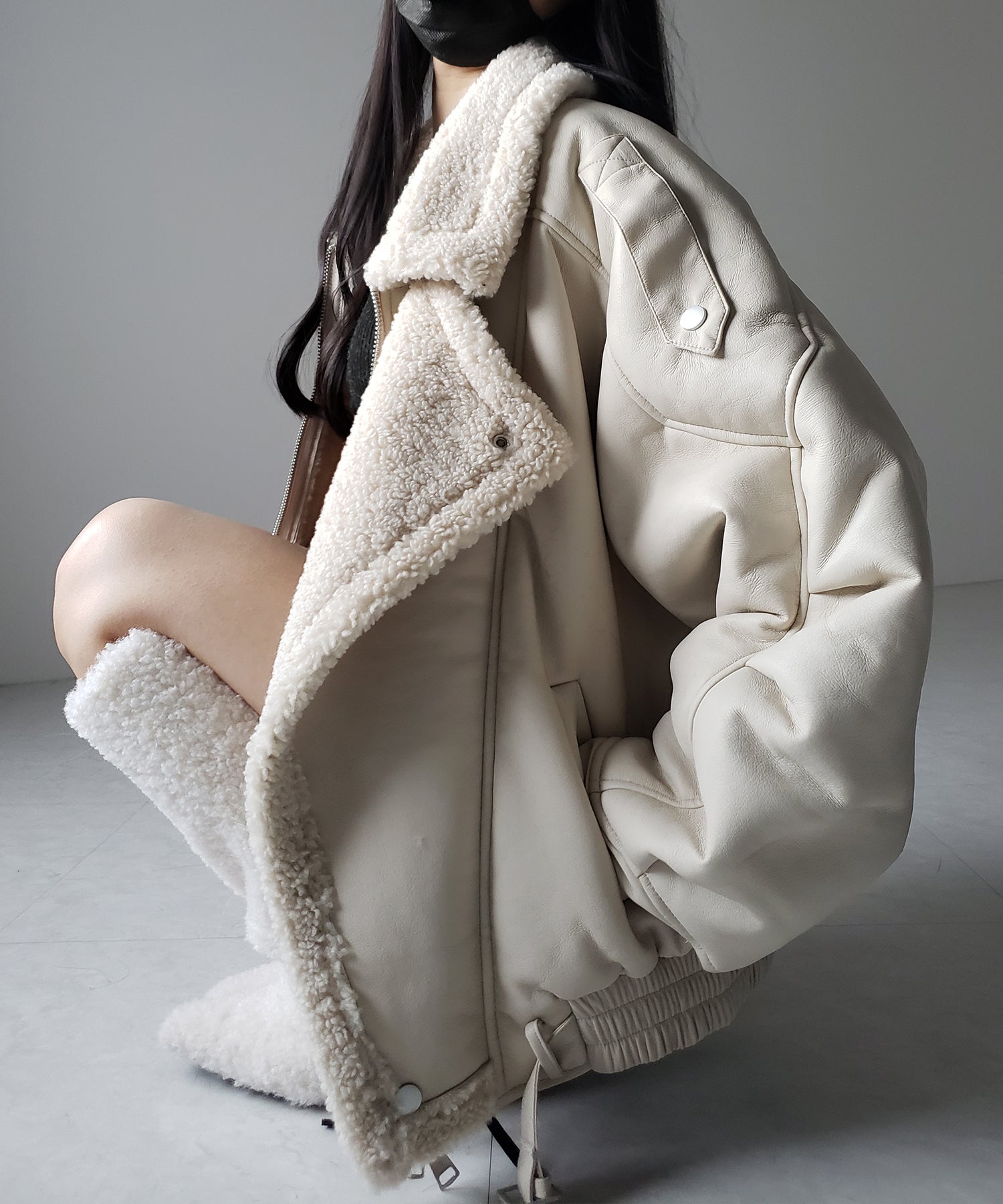 【 2color 】フェイクレザーベルテッドボアムートンジャケット / fake leather belted boa mouton jacket