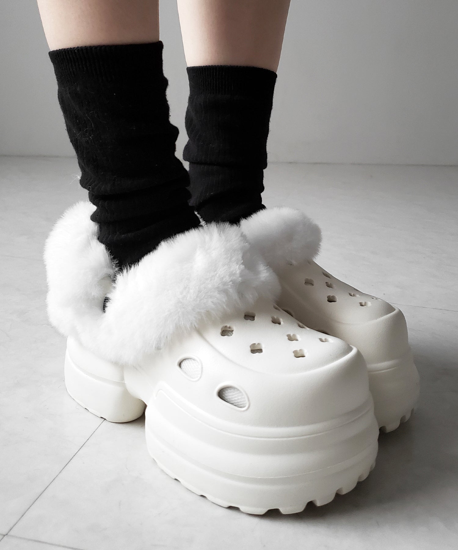 フェイクファー厚底クロッグサンダル / Fake fur platform clog sandals