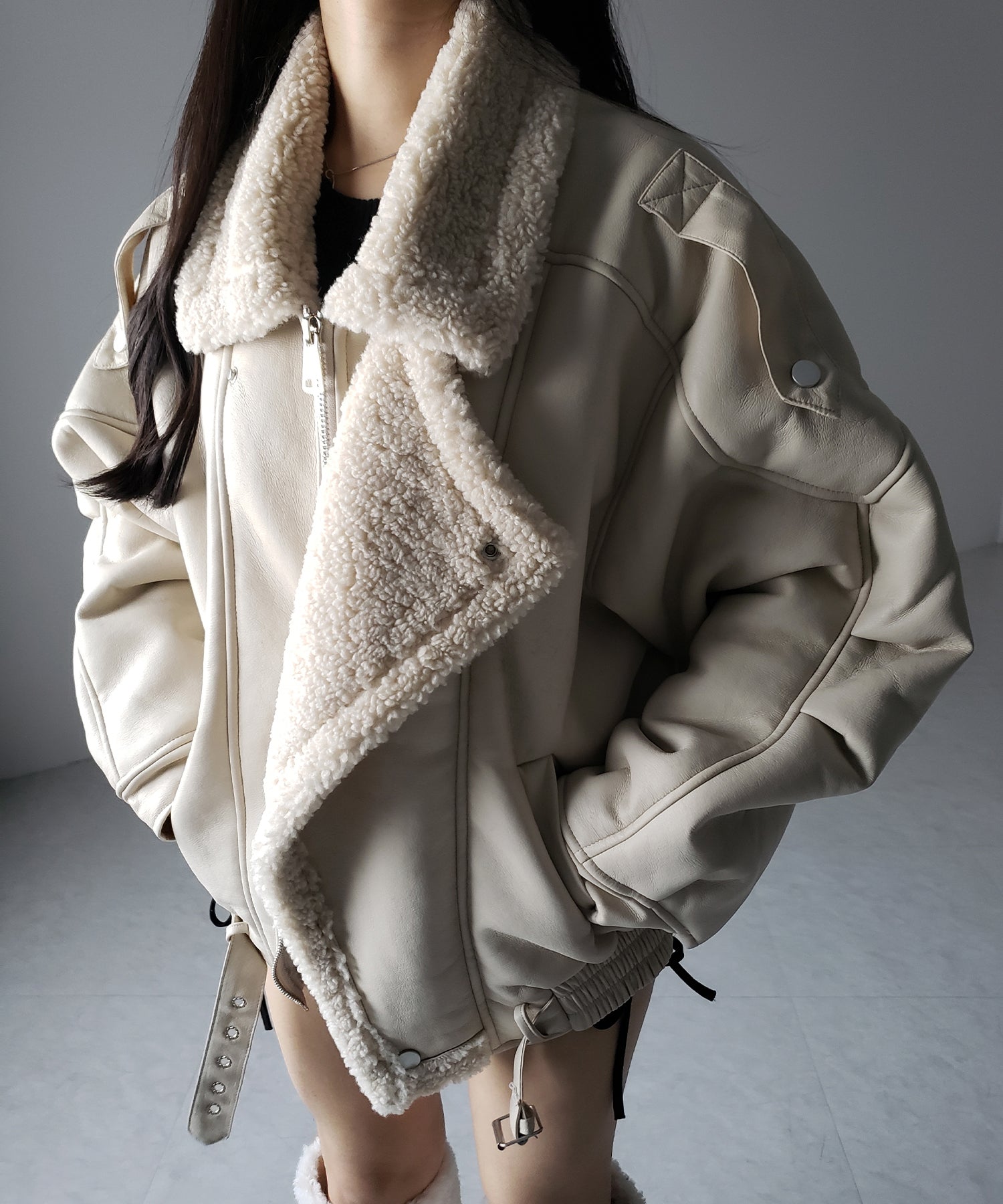 【 2color 】フェイクレザーベルテッドボアムートンジャケット / fake leather belted boa mouton jacket