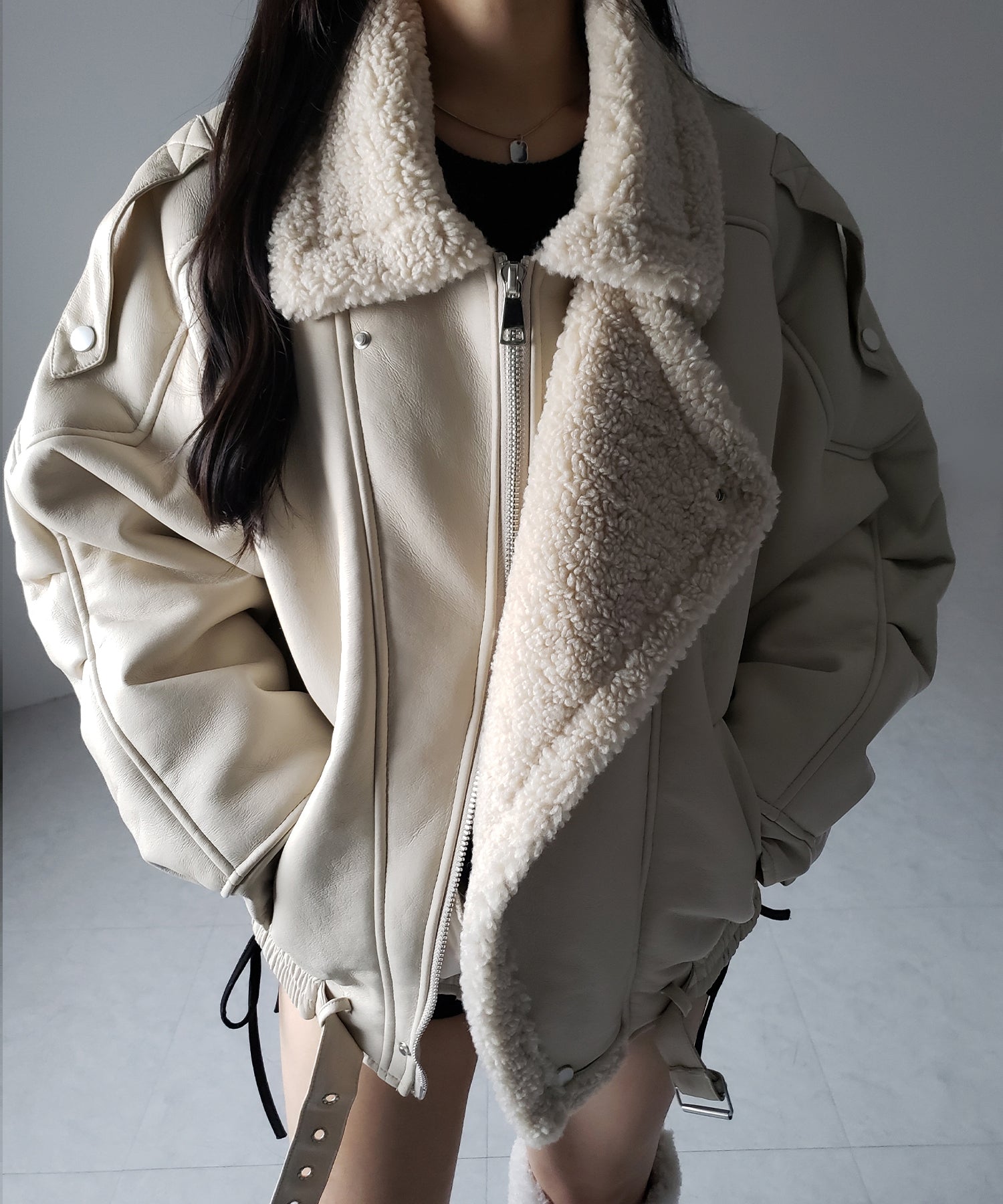 【 2color 】フェイクレザーベルテッドボアムートンジャケット / fake leather belted boa mouton jacket