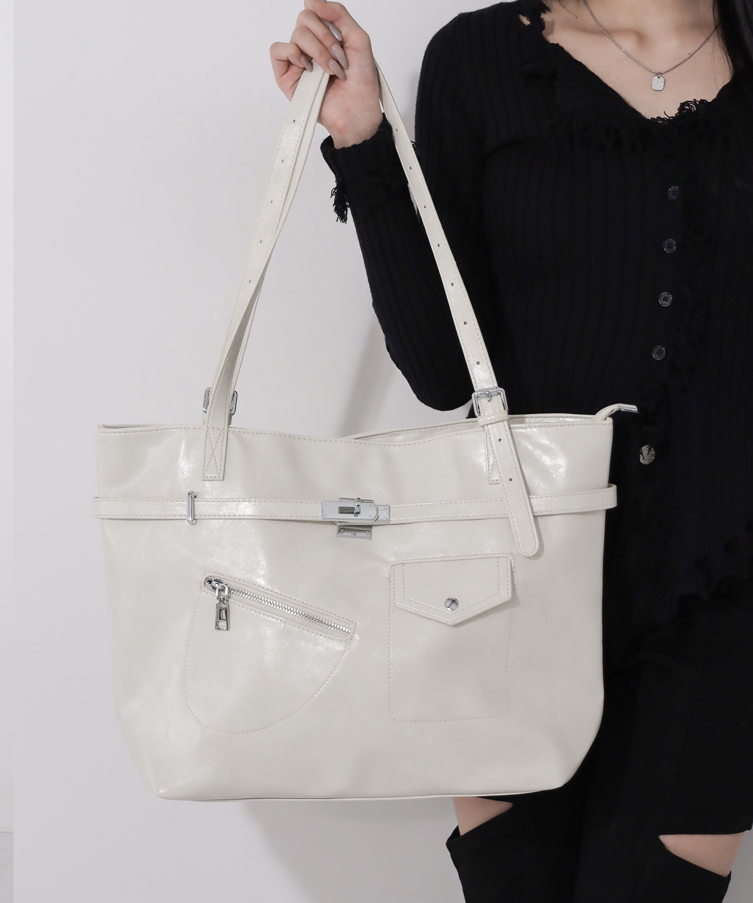 【 A4収納可 】デザインベルトフェイクレザースクエアトートバッグ / design belt fake leather square tote bag