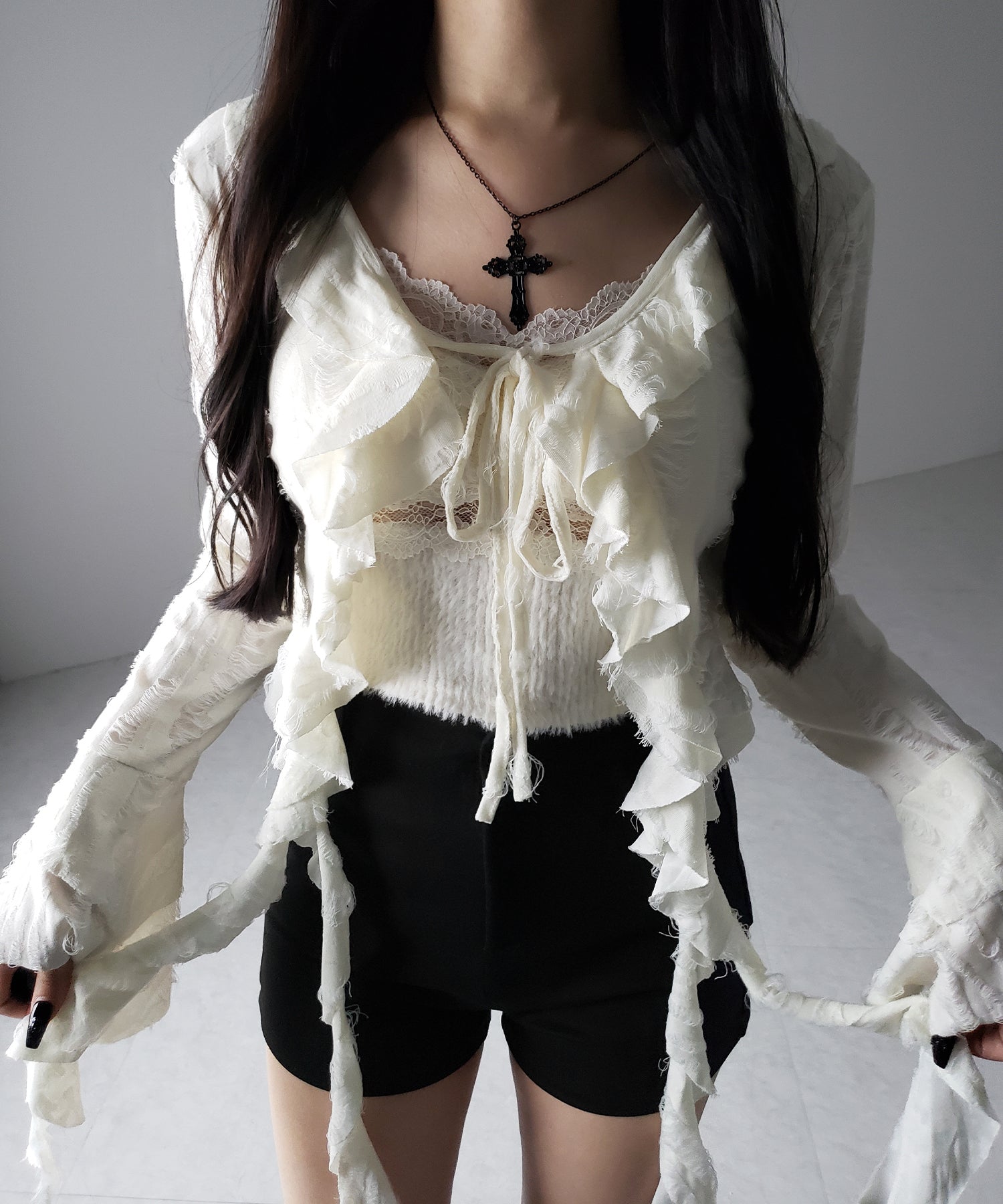 【 2color 】ダメージフリルショートリボンカーディガン / damage frill short ribbon cardigan
