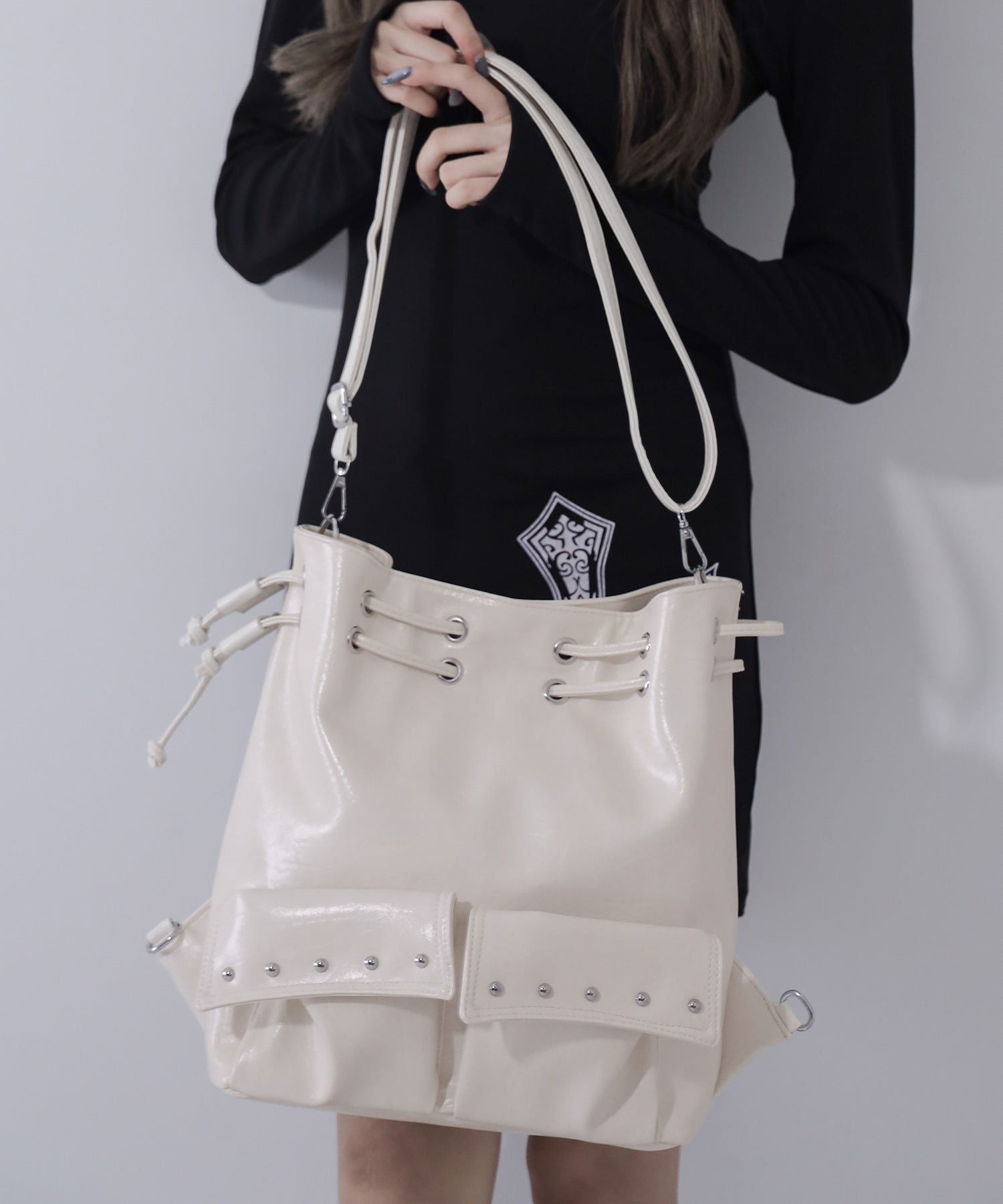 【 2WAY 】フェイクレザースタッズポケット巾着ショルダーバッグ / ( 2WAY ) fake leather studs pocket drawstring shoulder bag
