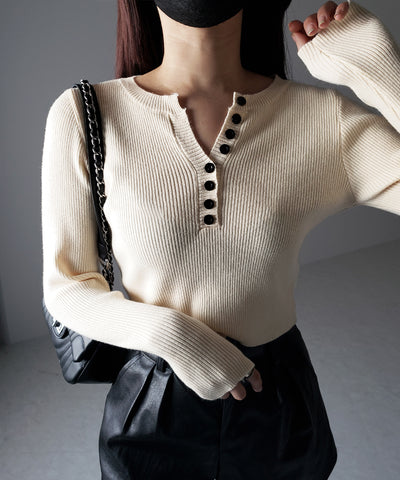 キーネックボタンデザインクロップドリブニット