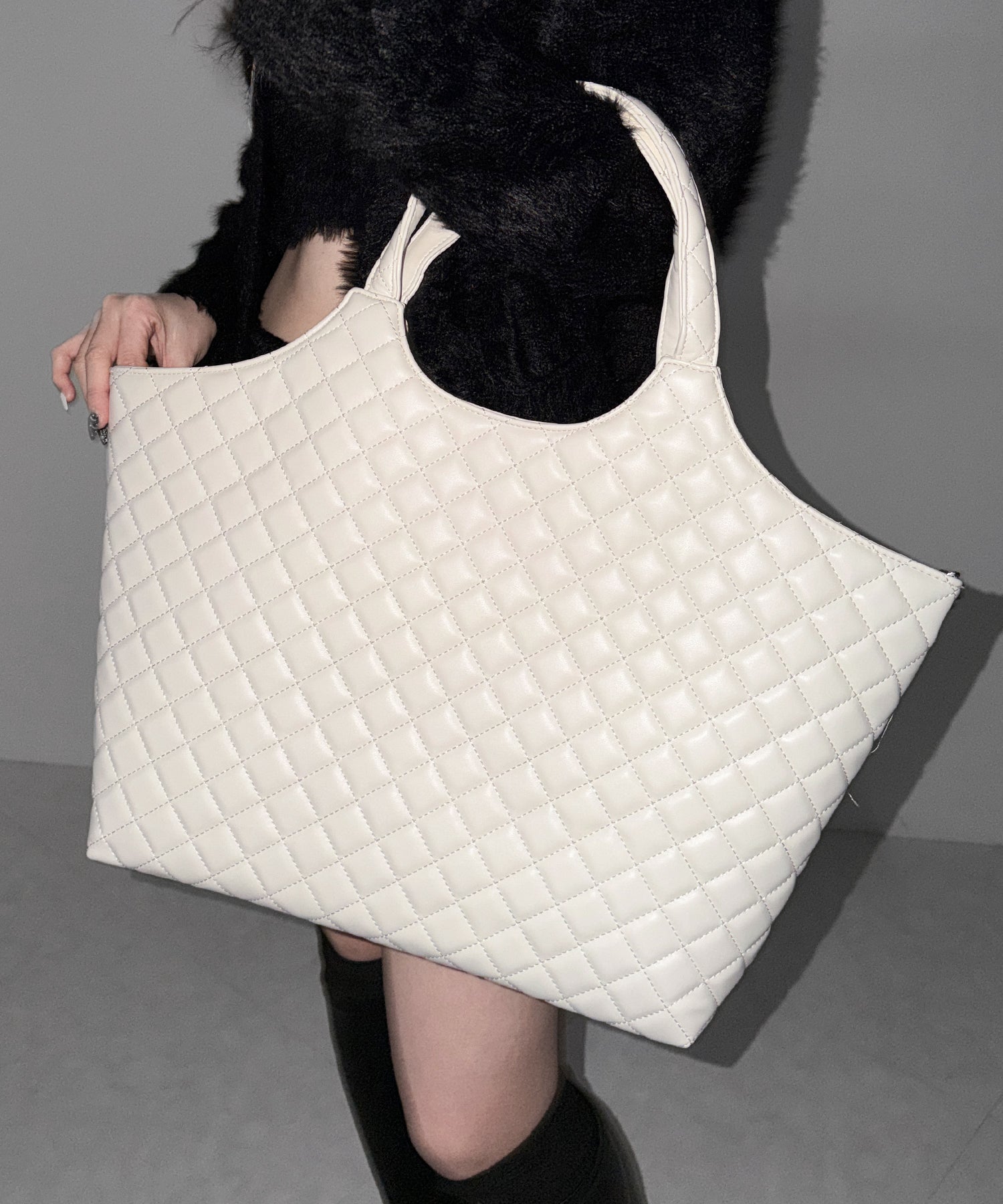 【 A4収納可 】フェイクレザーキルティングトートバッグ / fake leather quilted tote bag
