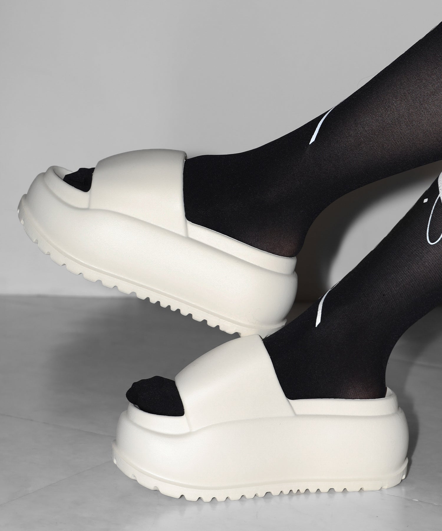 厚底ボリュームソールパフィースライドサンダル/platform volume sole puffy slide sandals