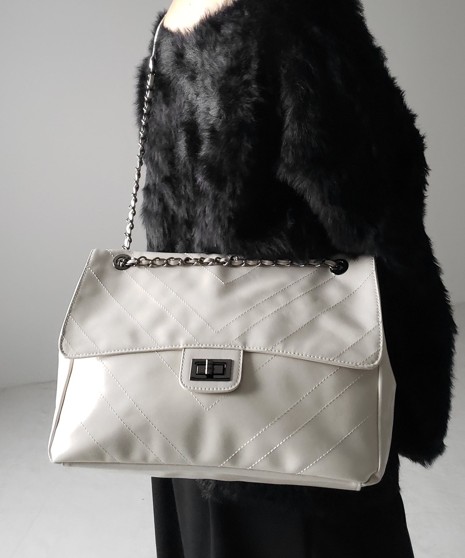 2WAY チェーンフェイクレザーフラップショルダーバッグ / 2WAY chain fake leather flap shoulder bag