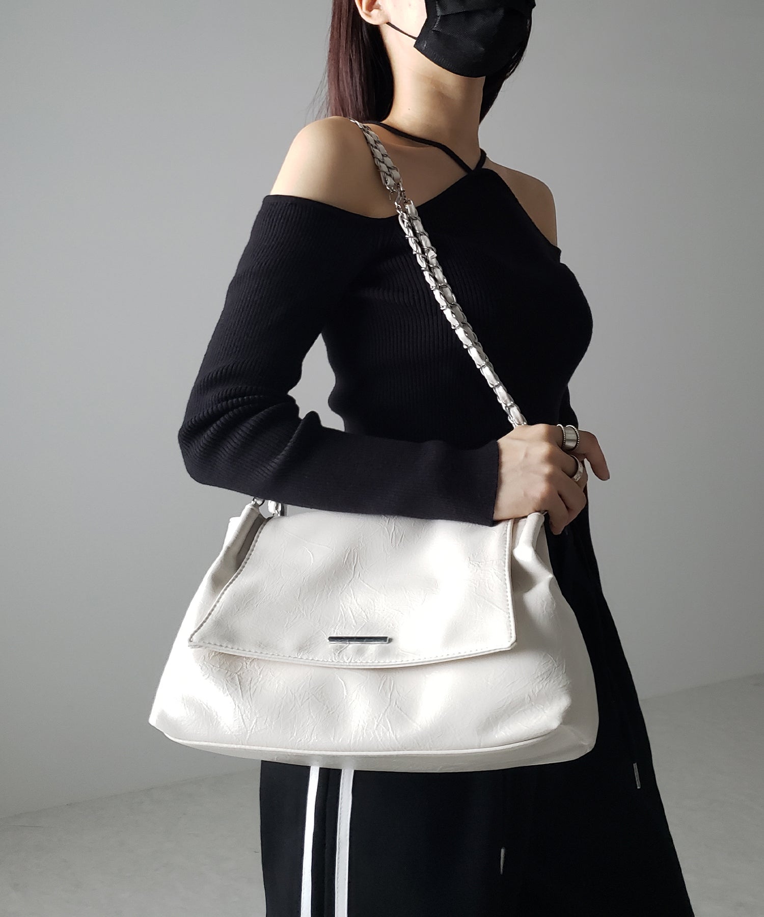 チェーンフェイクレザーフラップショルダーバッグ / chain fake leather flap shoulder bag