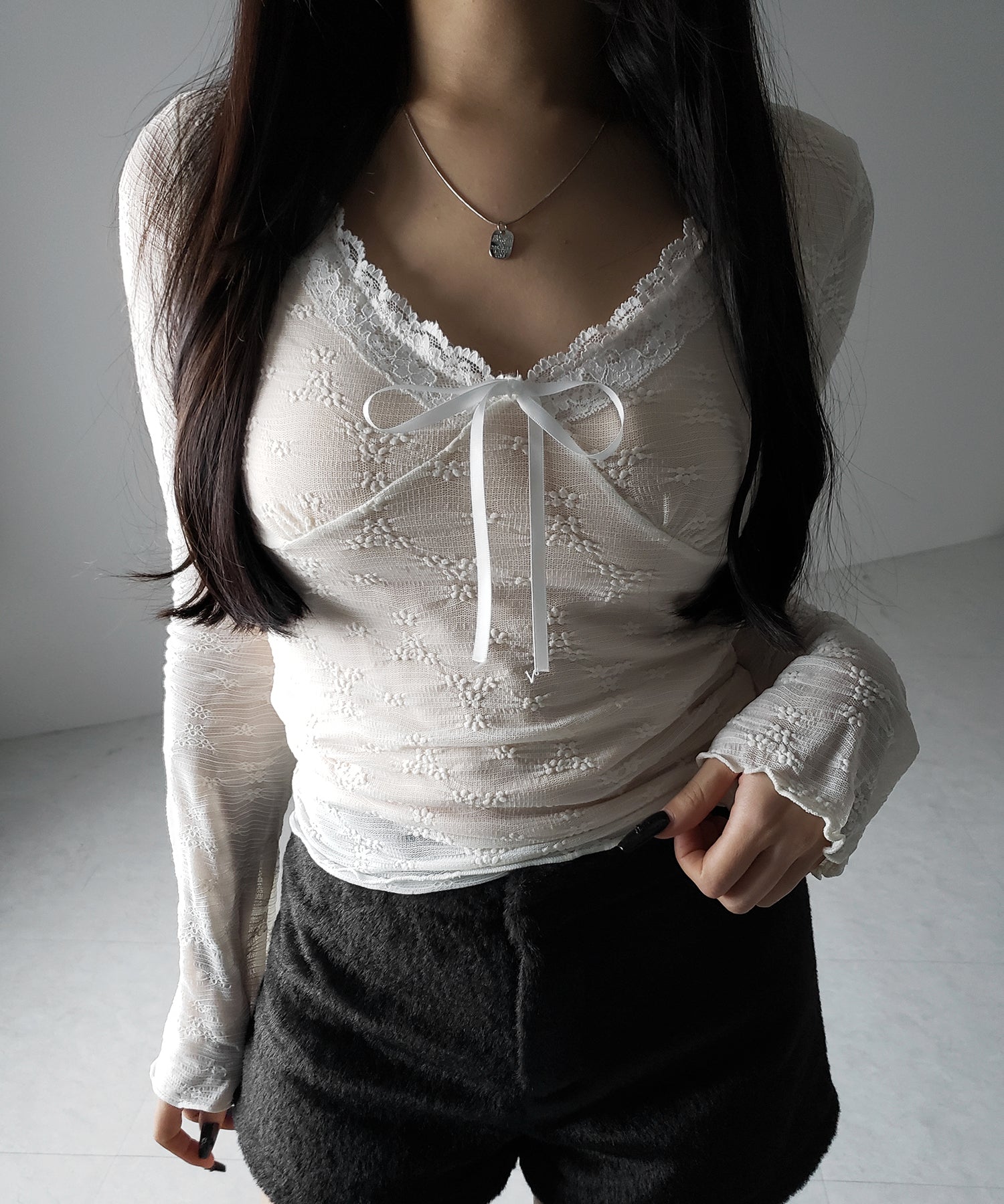 フロントリボンレイヤードレーストップス / front ribbon layered lace tops