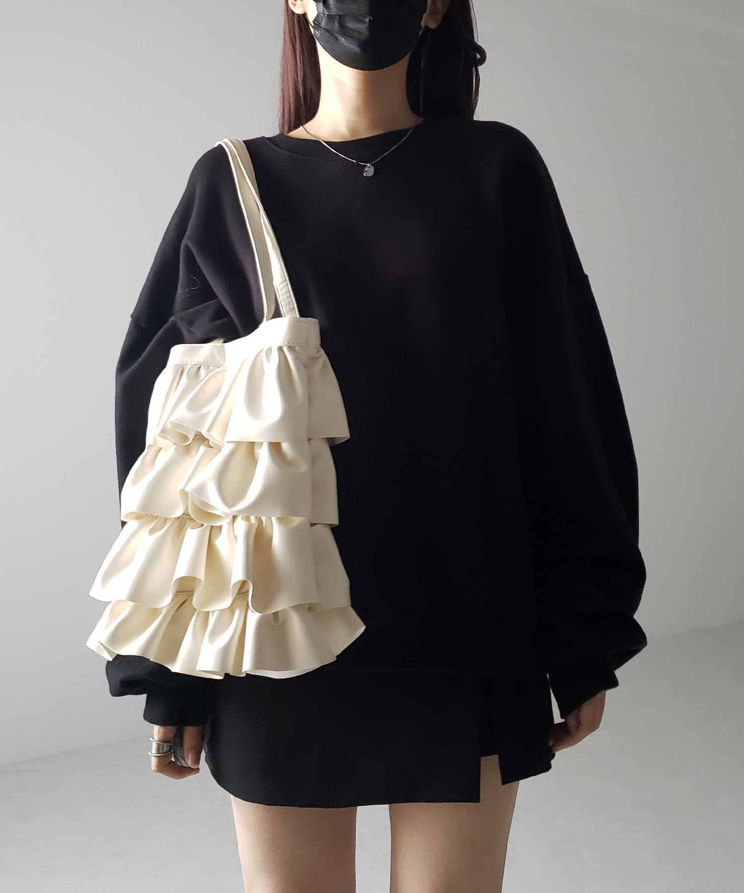 【 2color 】フリルフェイクレザーショルダーバッグ