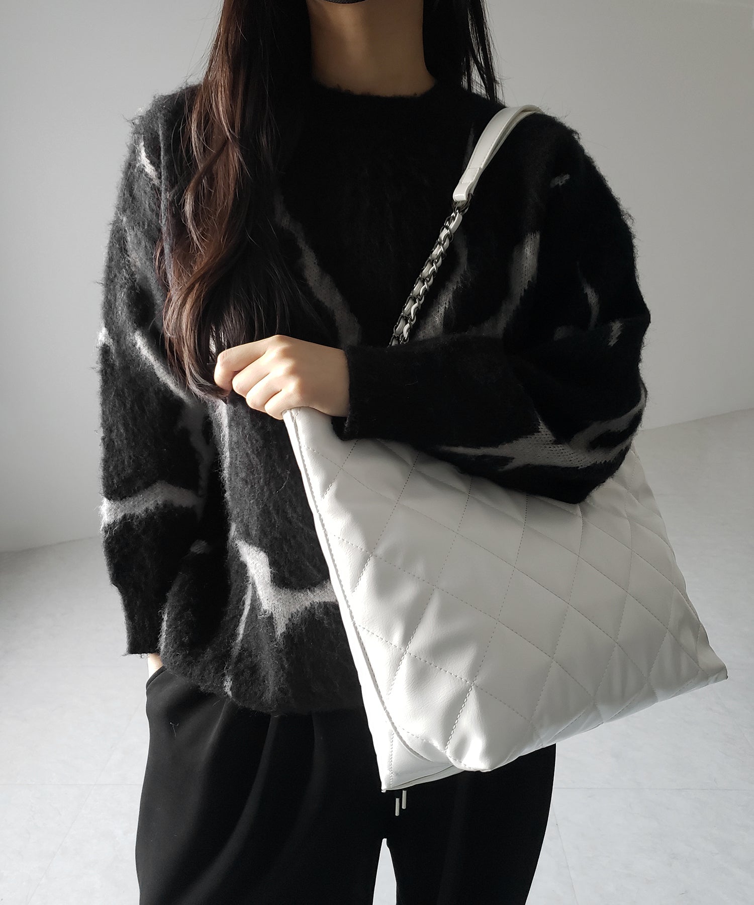 【 A4収納可 】キルティングチェーンスクエアトートショルダーバッグ / quilting chain square tote shoulder bag