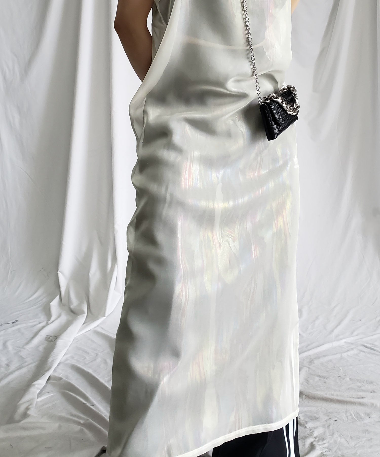 【 3color 】オーロラグロスオーガンジーバックスリットストレートキャミワンピース / Aurora gloss organdy backslit straight cami onepiece