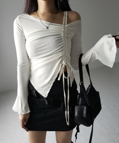 シャーリングリボンスリットワンショルダートップス / shirring ribbon slit one shoulder tops