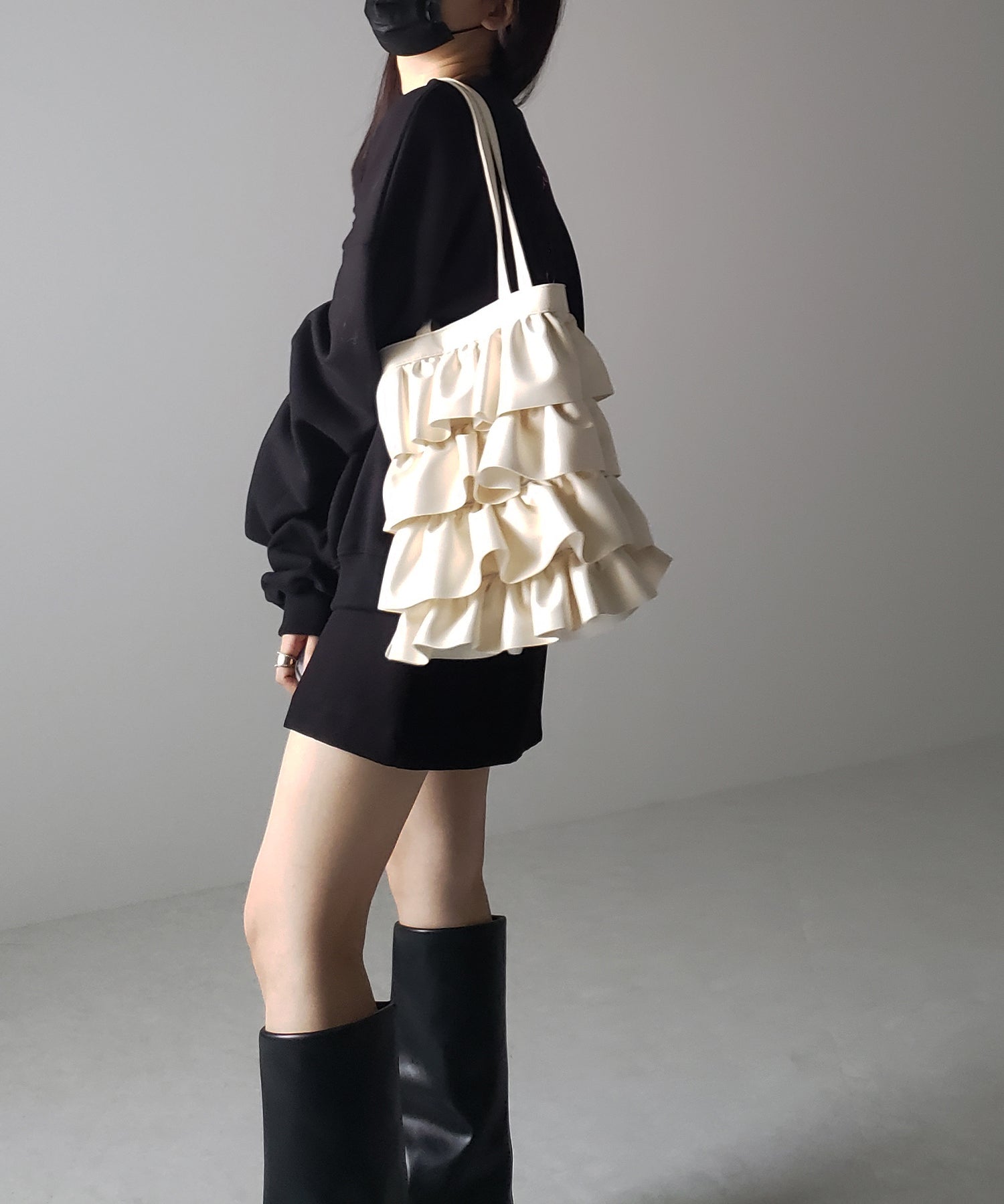 【 2color 】フリルフェイクレザーショルダーバッグ