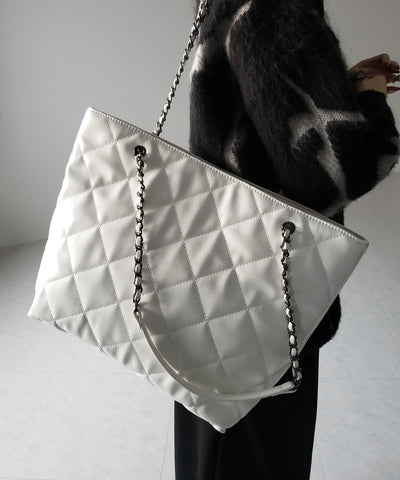 【 A4収納可 】キルティングチェーンスクエアトートショルダーバッグ / quilting chain square tote shoulder bag
