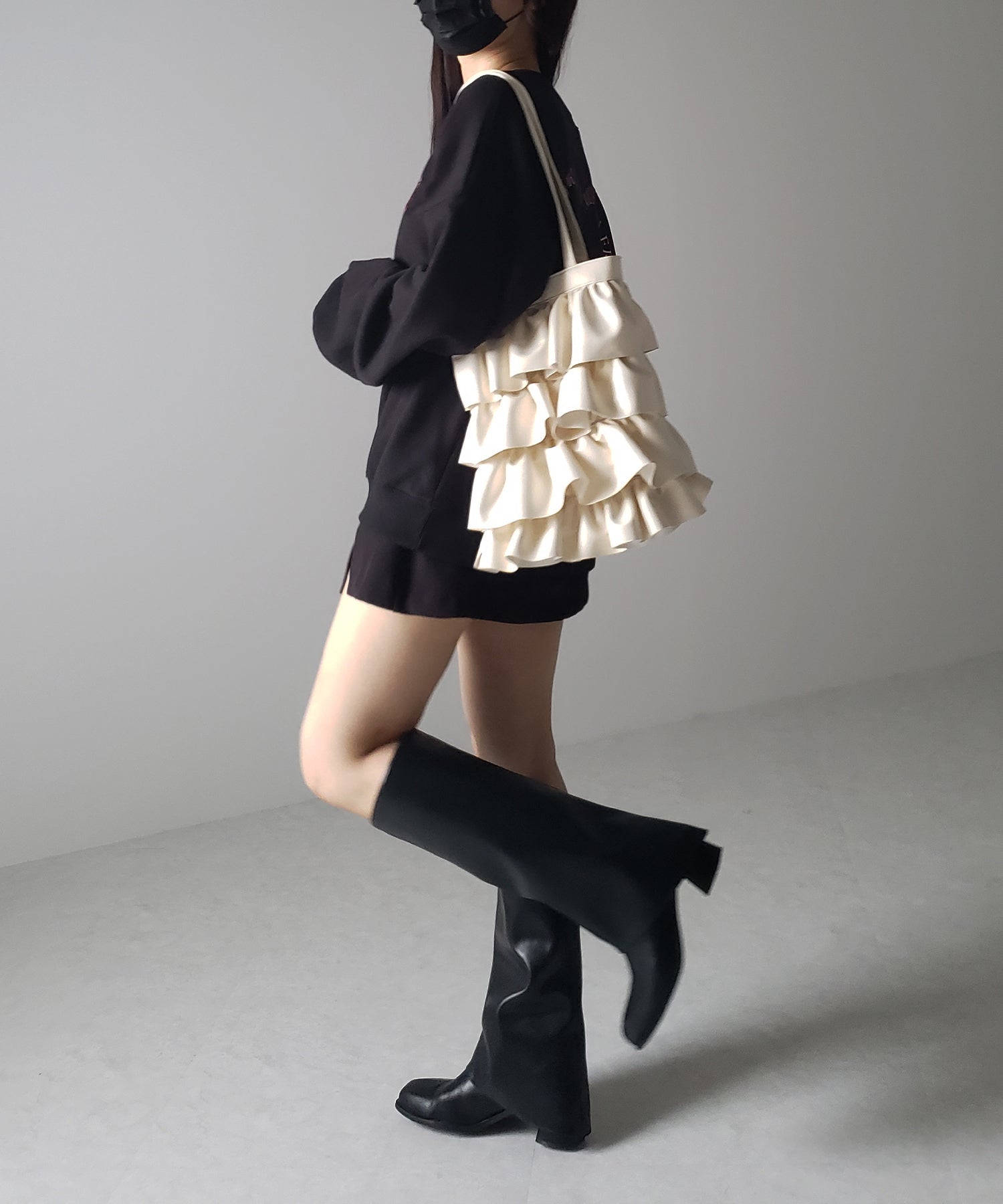【 2color 】フリルフェイクレザーショルダーバッグ