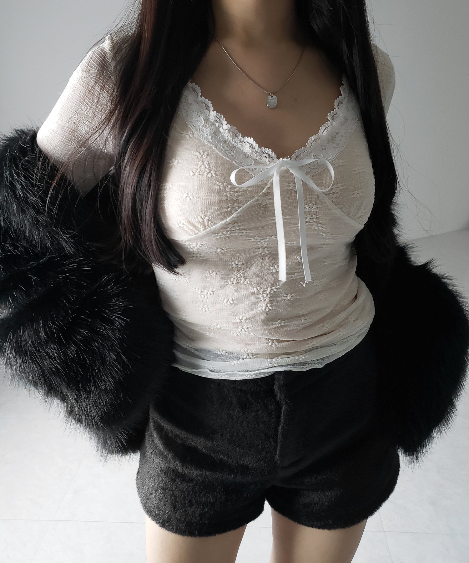 フロントリボンレイヤードレーストップス / front ribbon layered lace tops