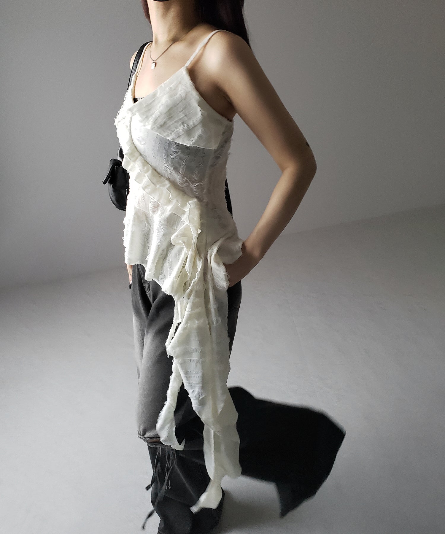 アシンメトリーダメージフリルキャミソール / asymmetry damage frill camisole