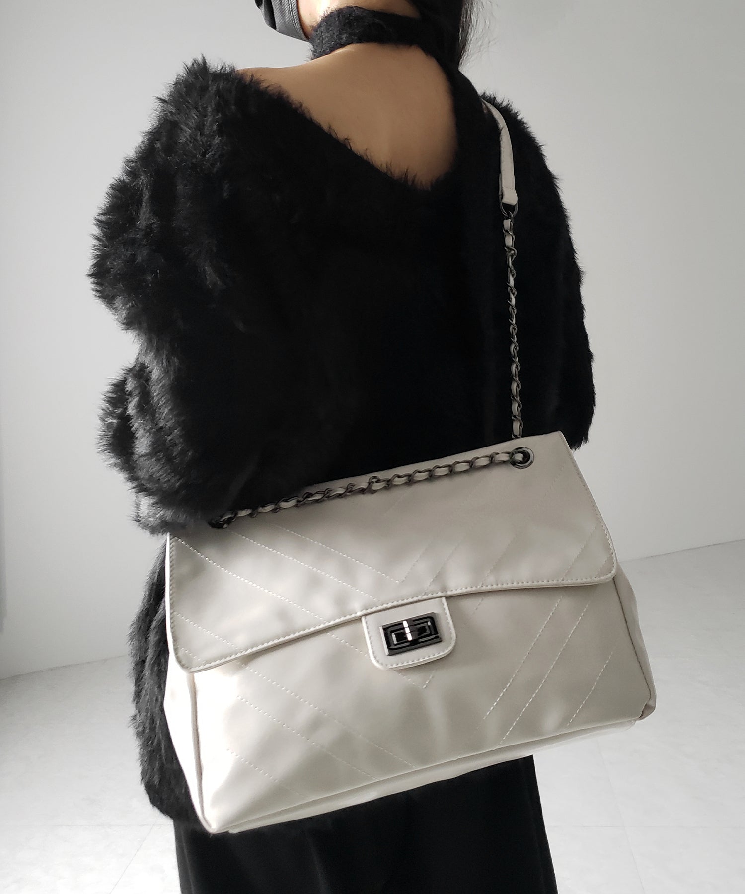 2WAY チェーンフェイクレザーフラップショルダーバッグ / 2WAY chain fake leather flap shoulder bag