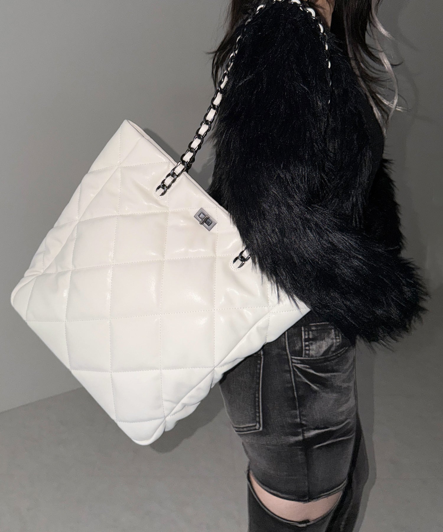 【 A4収納可 】キルティングスクエアチェーンバッグ/ quilted square chain bag