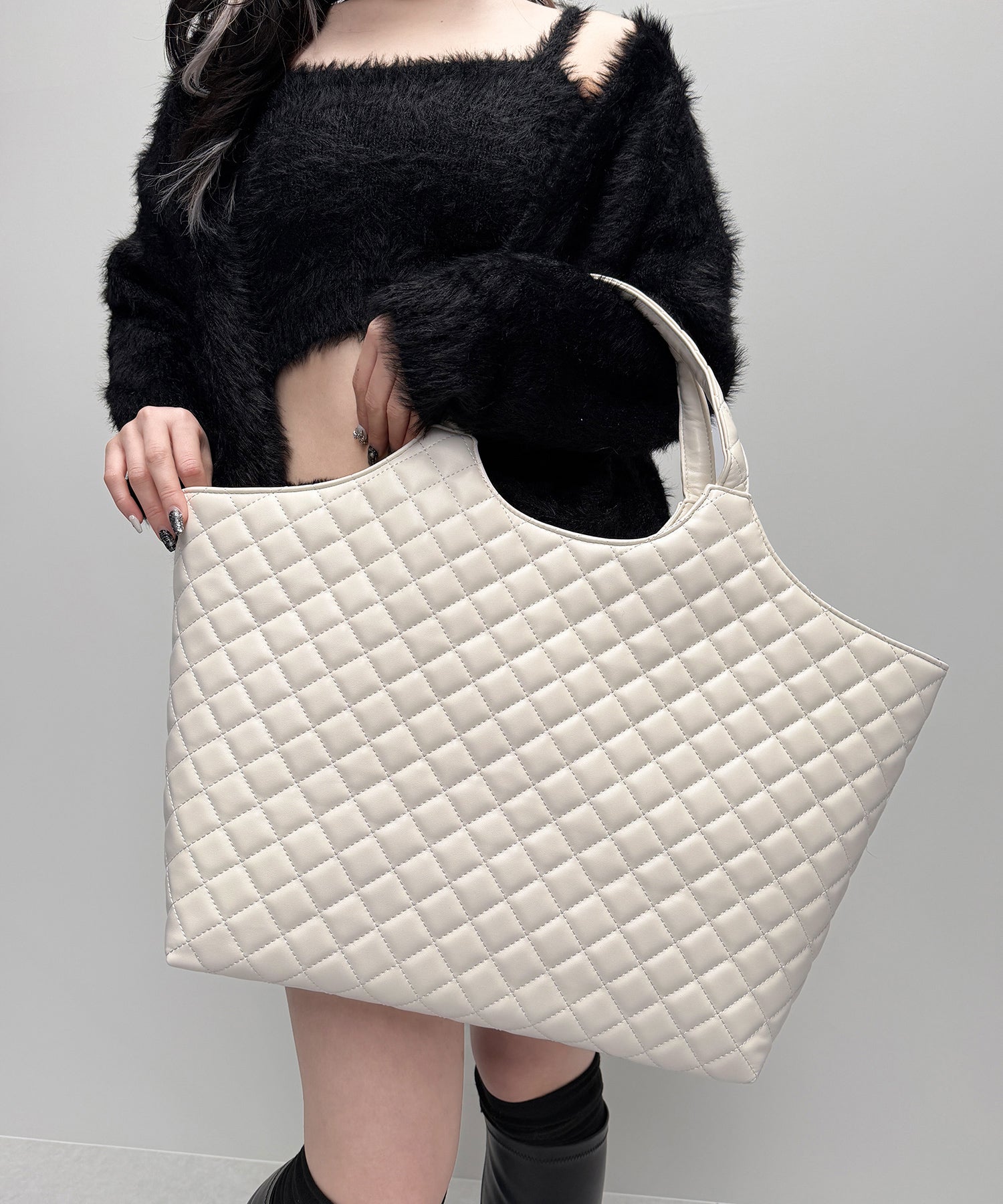 【 A4収納可 】フェイクレザーキルティングトートバッグ / fake leather quilted tote bag