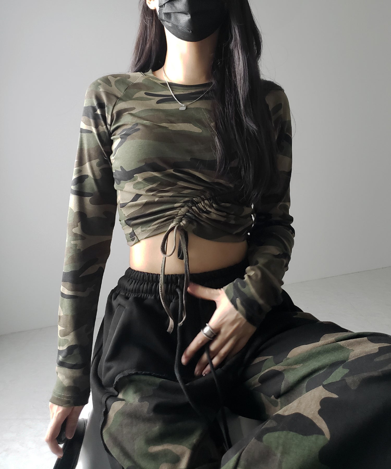 サイドシャーリングカモフラミリタリートップス / side shirring camouflage military tops