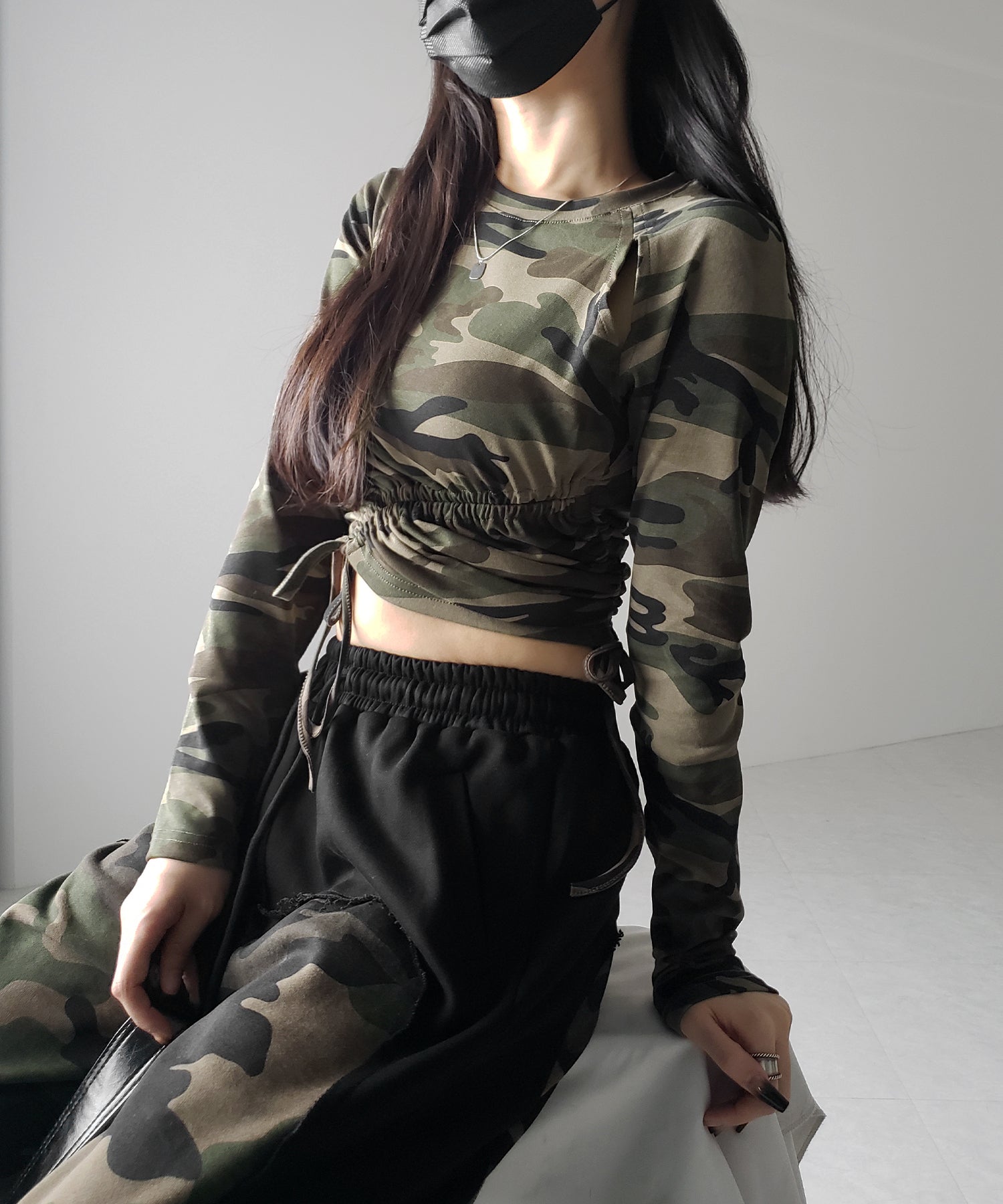 サイドシャーリングカモフラミリタリートップス / side shirring camouflage military tops